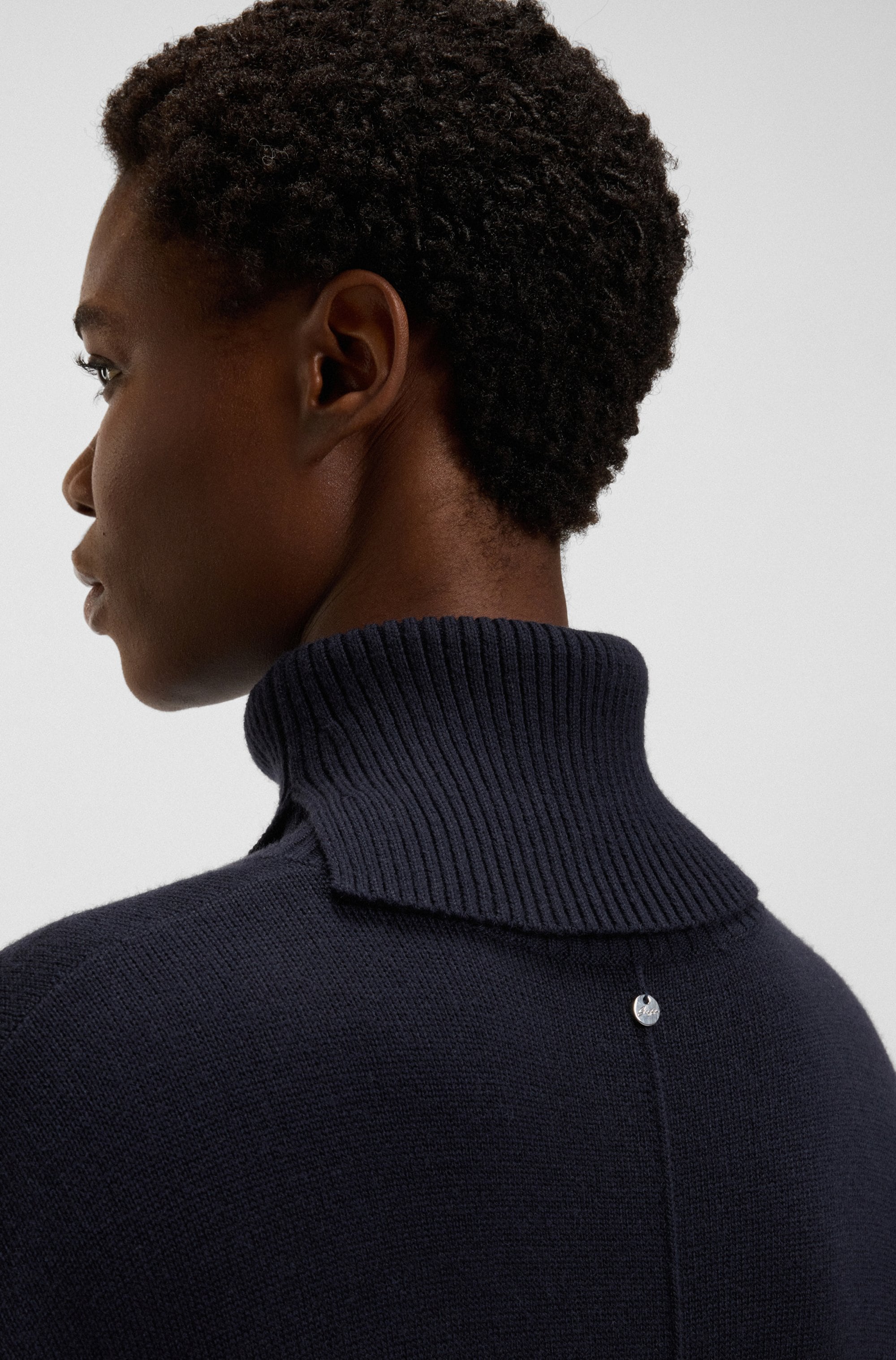 BOSS ORANGE Strickkleid »Feringatessa Premium Damenmode« Relaxed Fit, mit Schlitzdetails, Turtle Neck