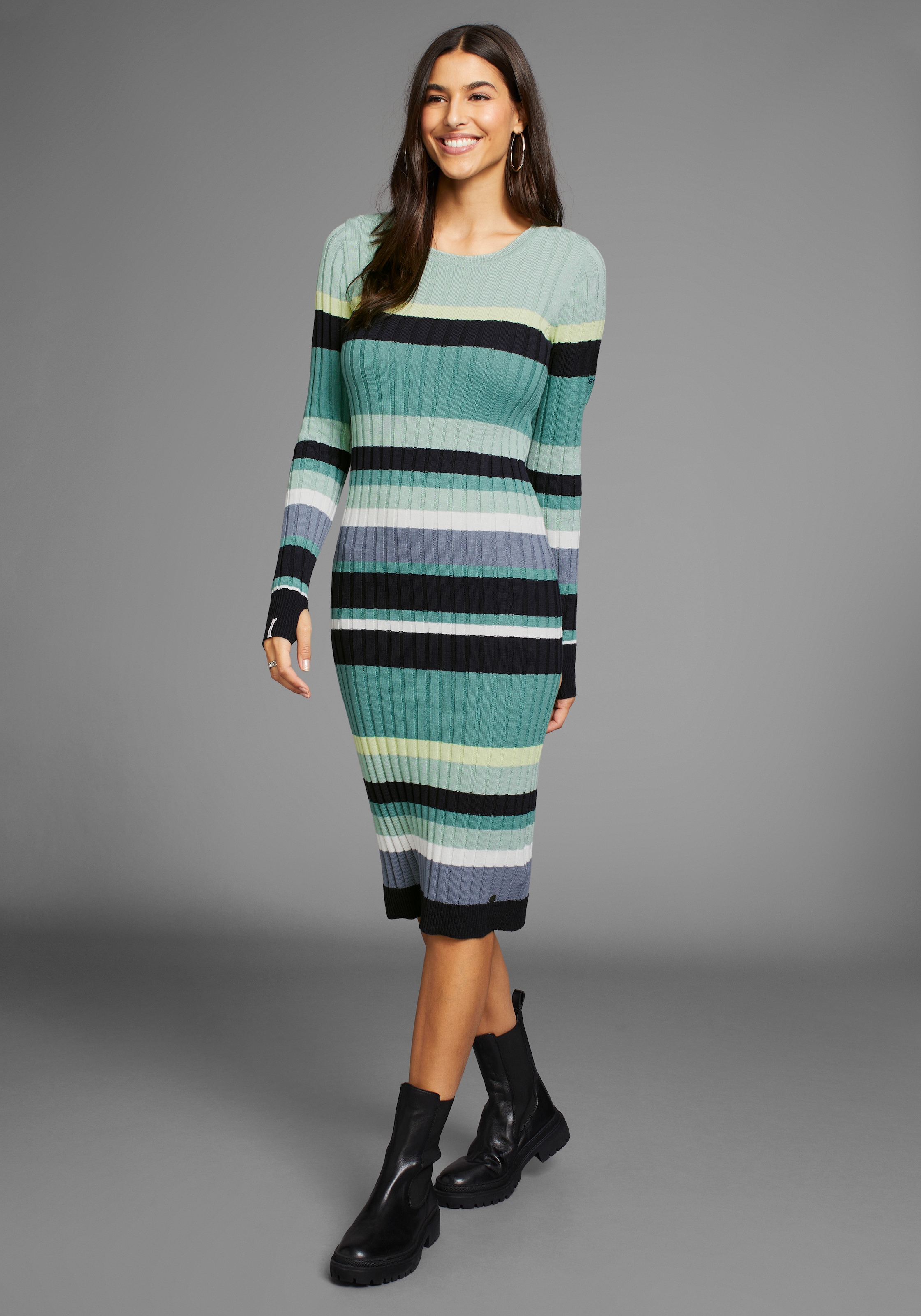 KangaROOS Strickkleid, mit Alloverstreifen