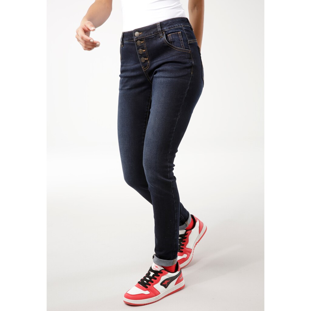 KangaROOS Relax-fit-Jeans »CASUAL VINTAGE«, mit sichtbarer Knopfleiste - NEUE KOLLEKTION