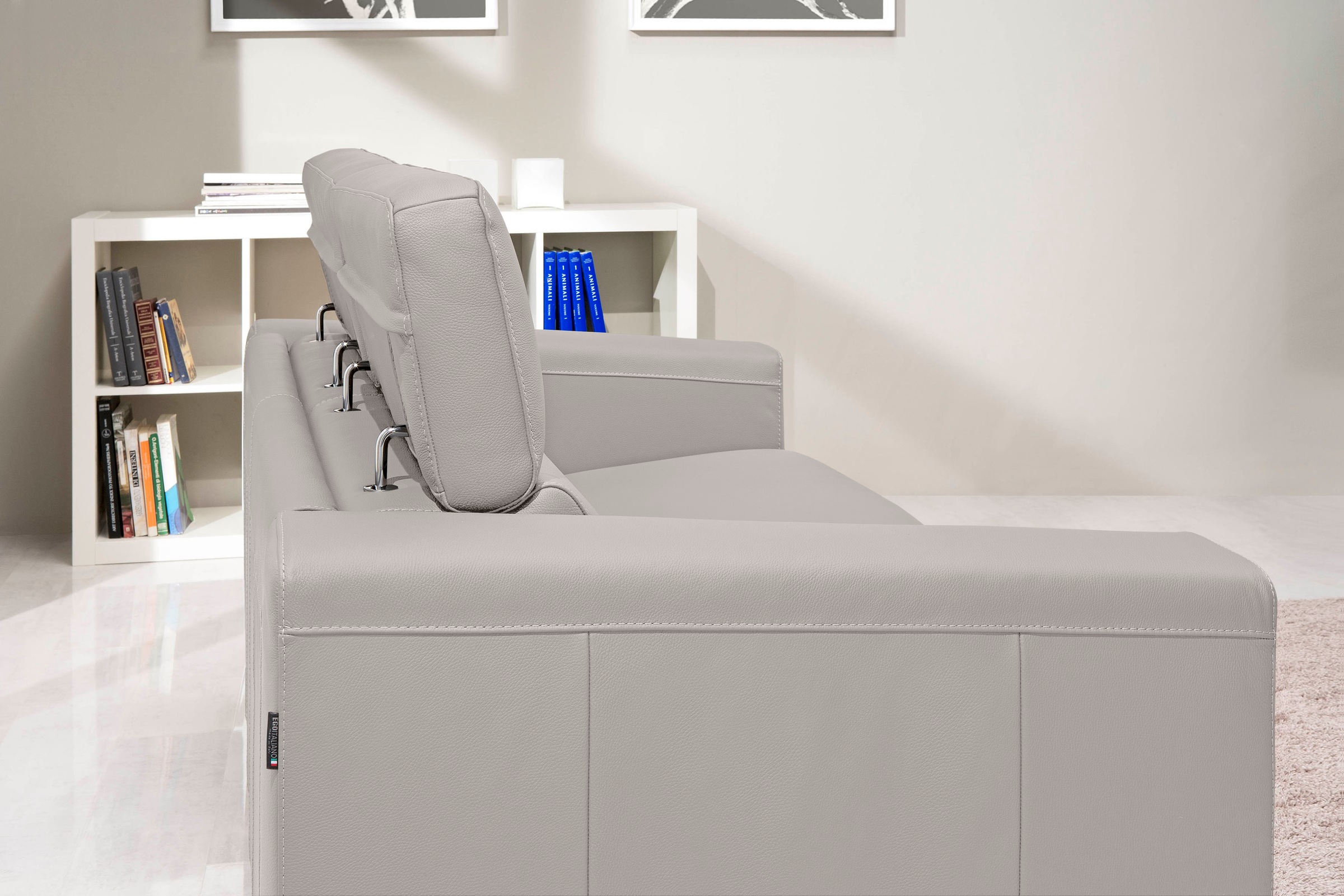 Egoitaliano Schlafsofa »Cabiria, Design und super Sitz- und Liegekomfort«, Sofa inkl. Schlaffunktion, Kopfteile verstellbar, mit Metallfüßen