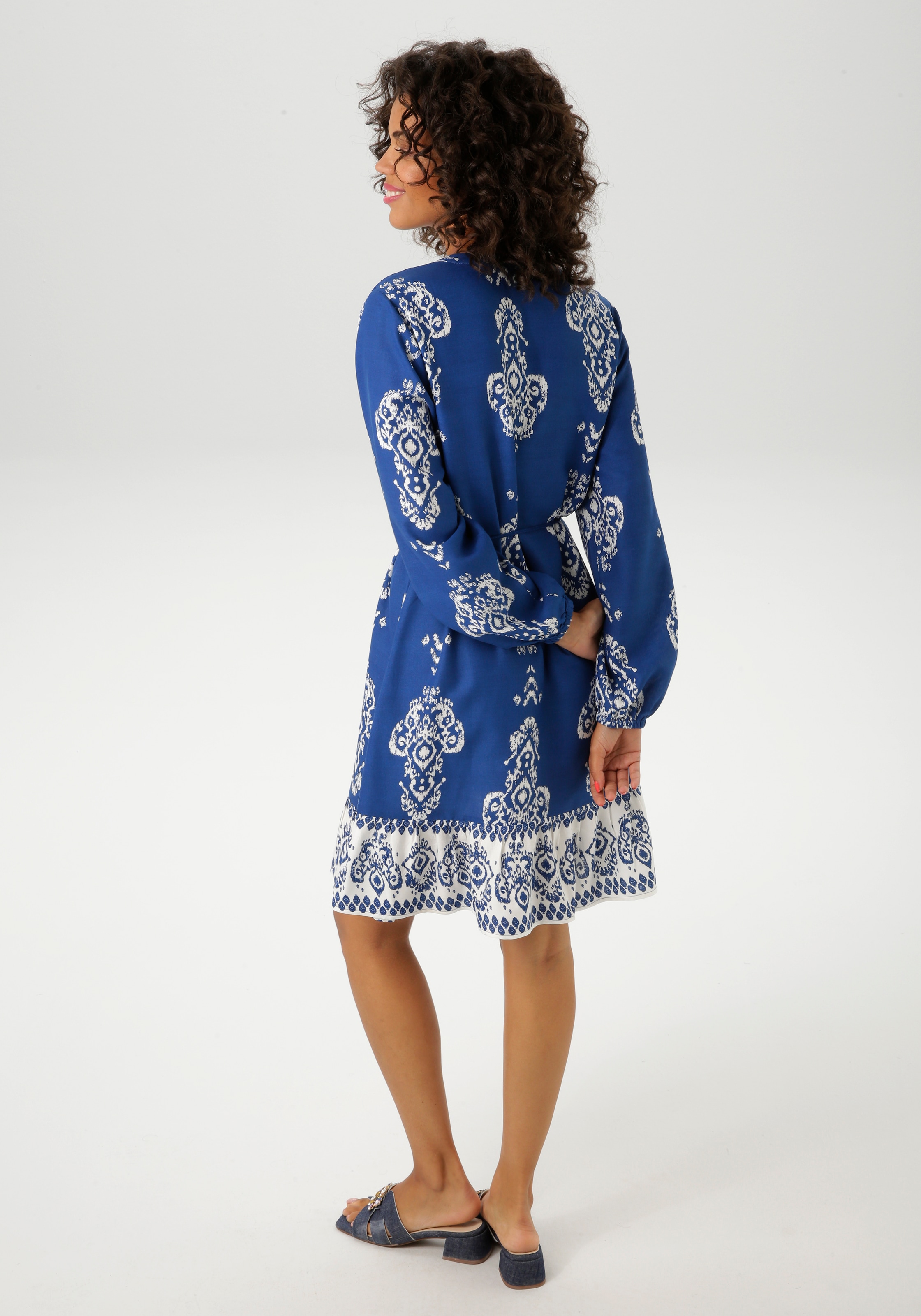 Aniston CASUAL Tunikakleid, (mit abnehmbarem Kordel-Bindeband), mit Ornament-Druck und gekontertem Volant - NEUE KOLLEKTION