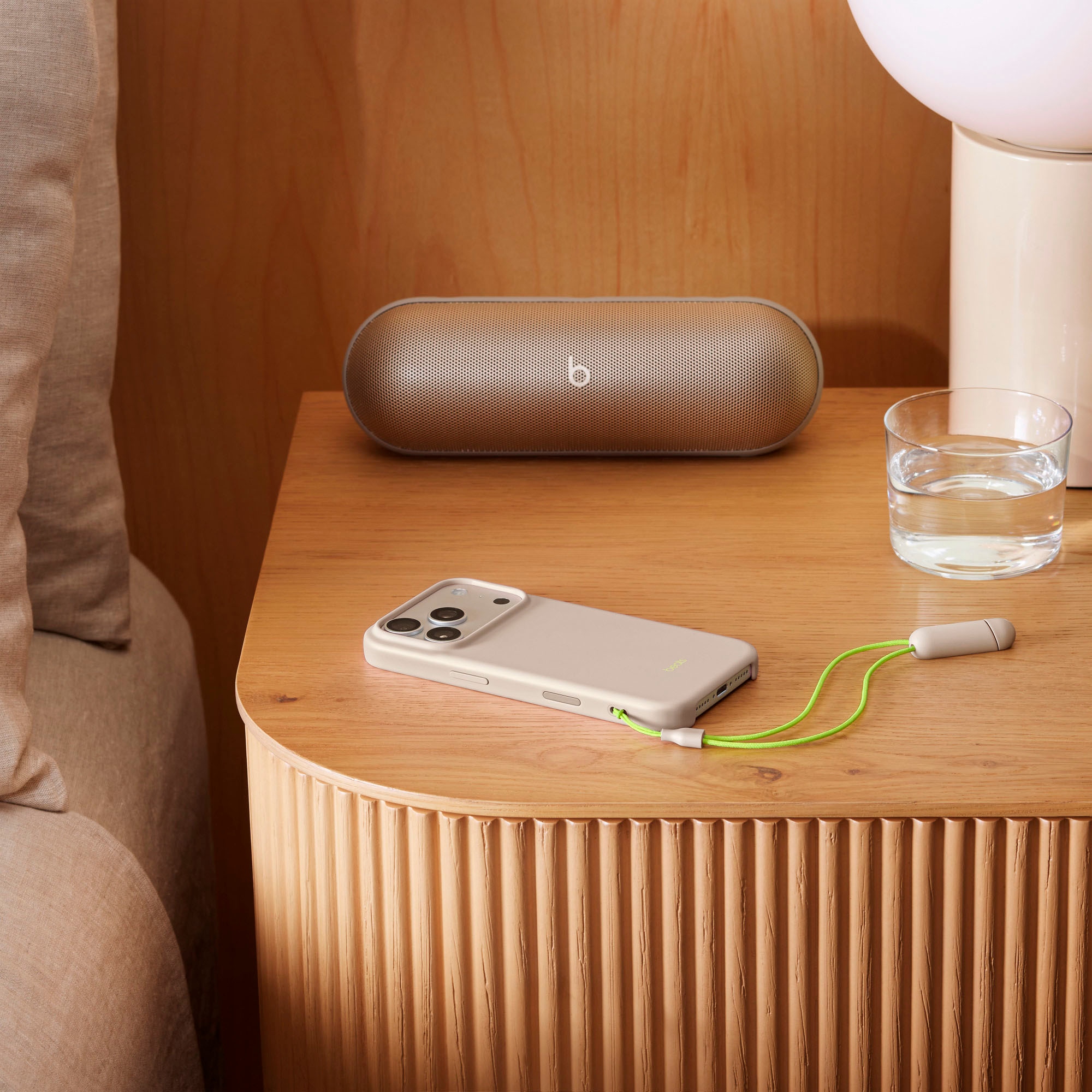 Apple Smartphone-Hülle »Beats iPhone 17 Pro Kickstand Case mit MagSafe und Kamerasteuerung«, Smartphones
