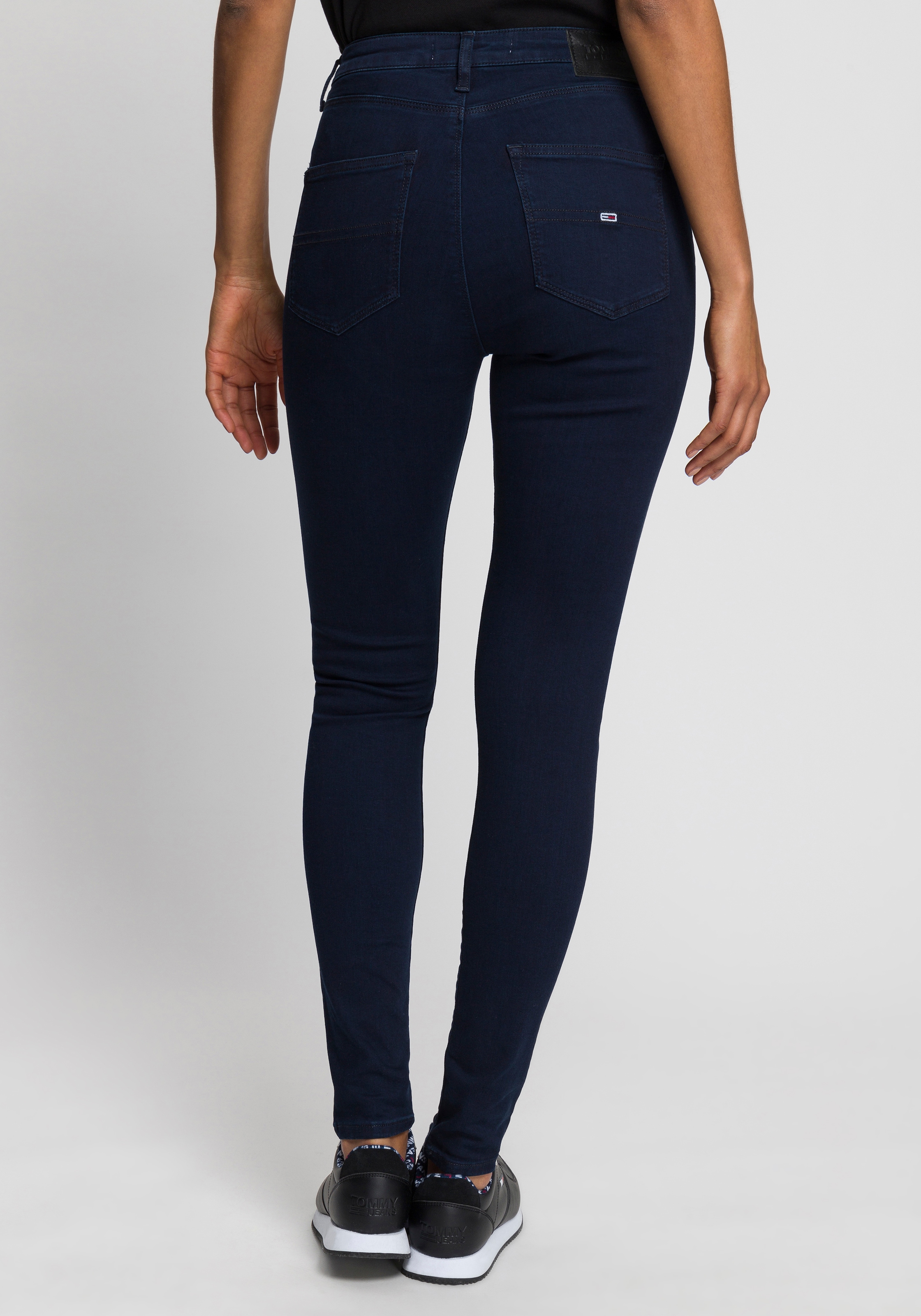 für Sitz. bequemen »SYLVIA Skinny-fit-Jeans SKNY«, perfekten Jeans Hochwertige einen Tommy Materialien und online HR bestellen SUPER