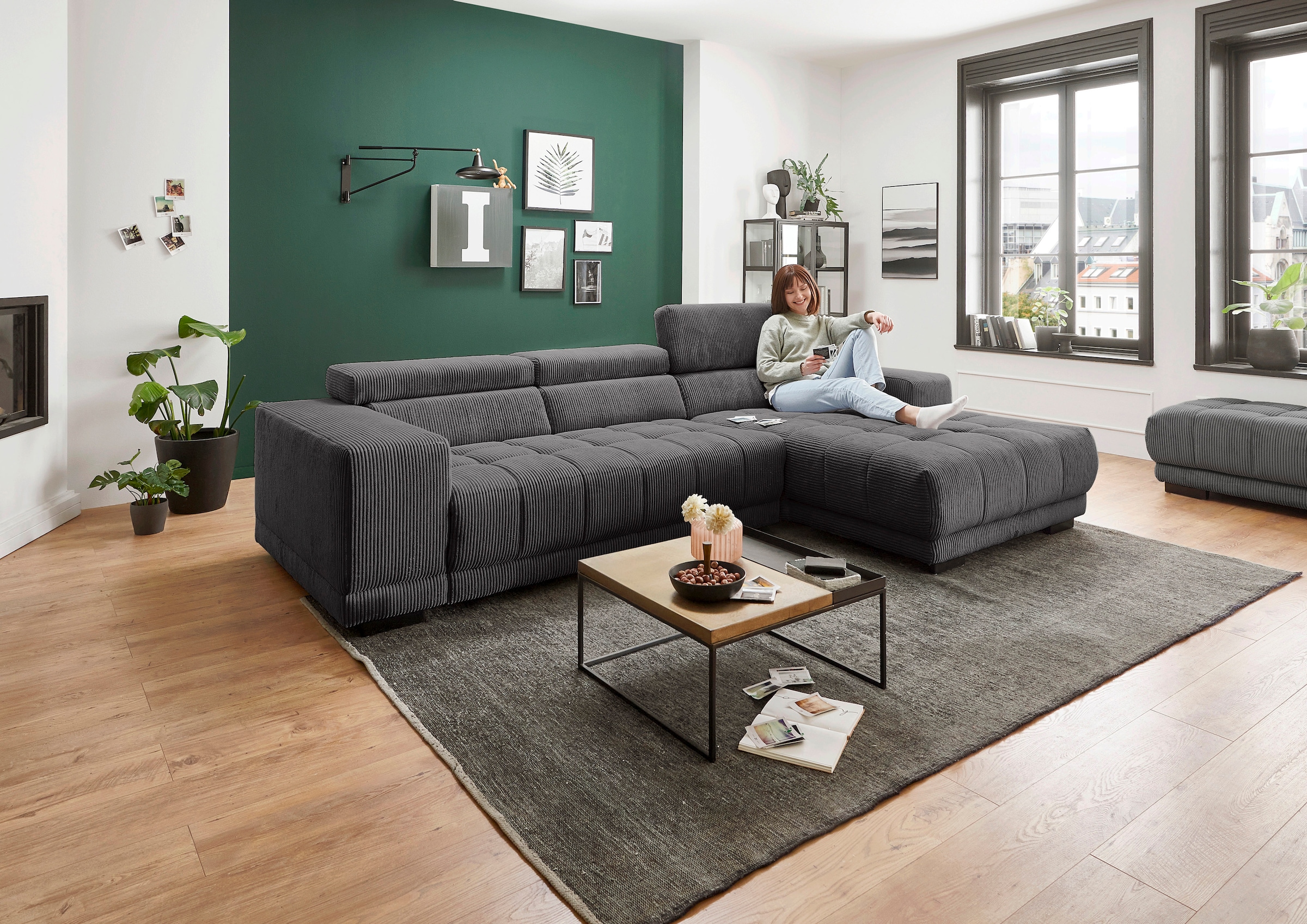 Die PlanBar Ecksofa »MP-IN15053 L-Form schmaler Schenkel«, mit Kopfteilverstellung, wahlweise mit manueller Vorziehbank