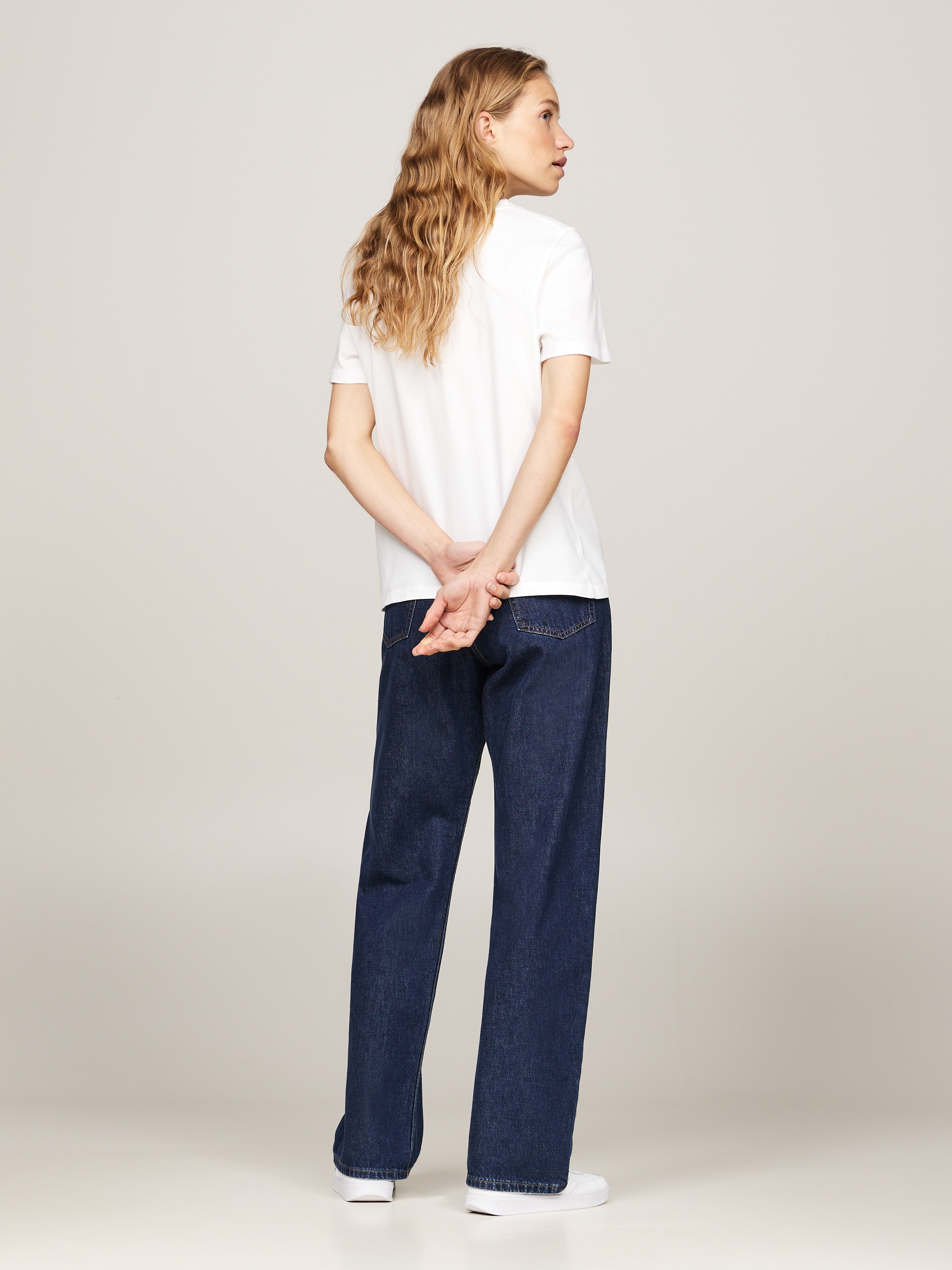 Tommy Hilfiger T-Shirt »NOS SCRIPT REGULAR C-NK SS«, Mit Rundhals und kontrastfarbenem Druck
