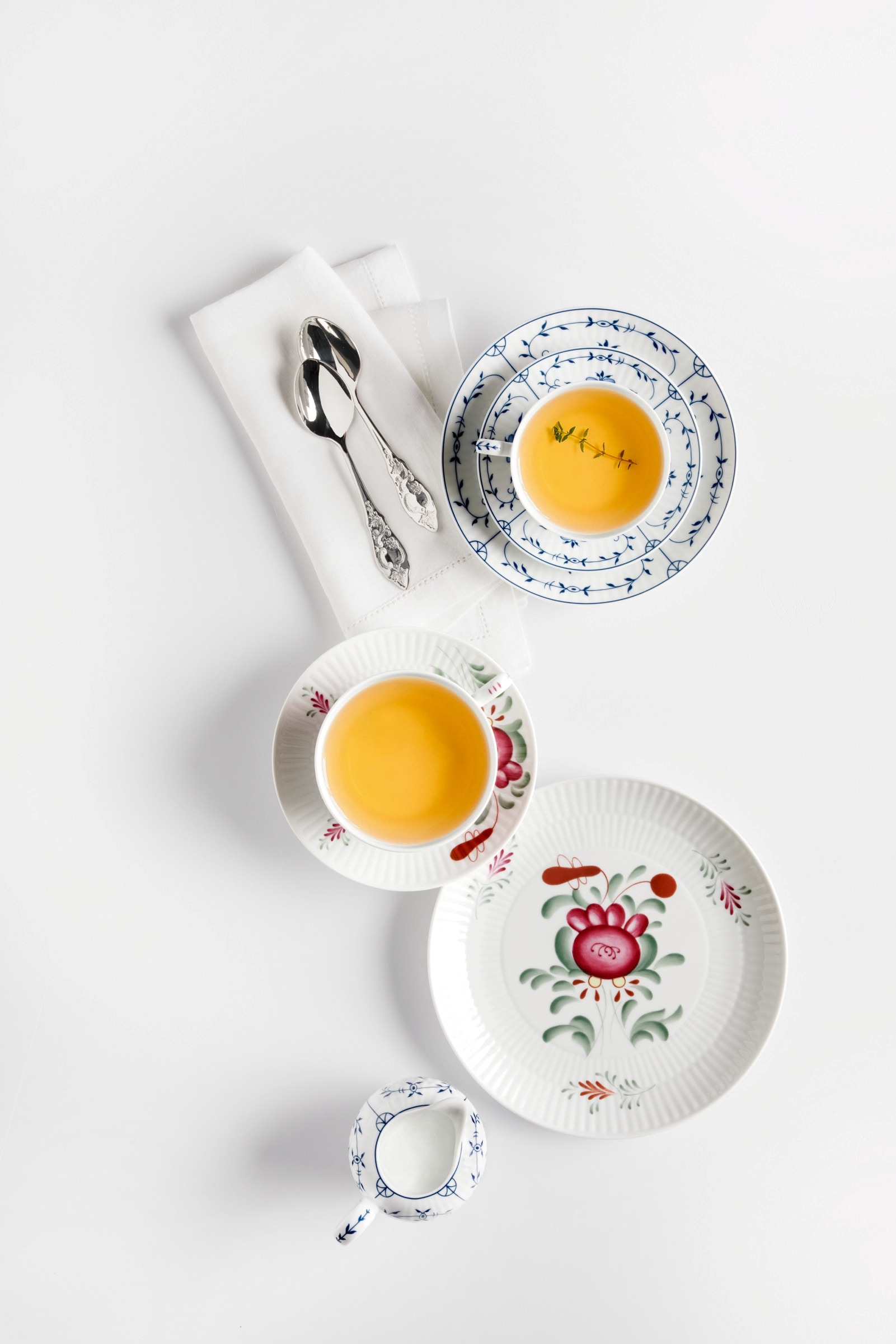Seltmann Weiden Teeservice »Geschirr-Set, 18 Teile, Amina Ostfiesenrose, klein«, (Set, 18 tlg., 6x Teeobertasse, 6x Kombi-Untertasse, 6x Brotteller), Stäbchenrelief, die Ostfriesenrose, Blütenmotiv