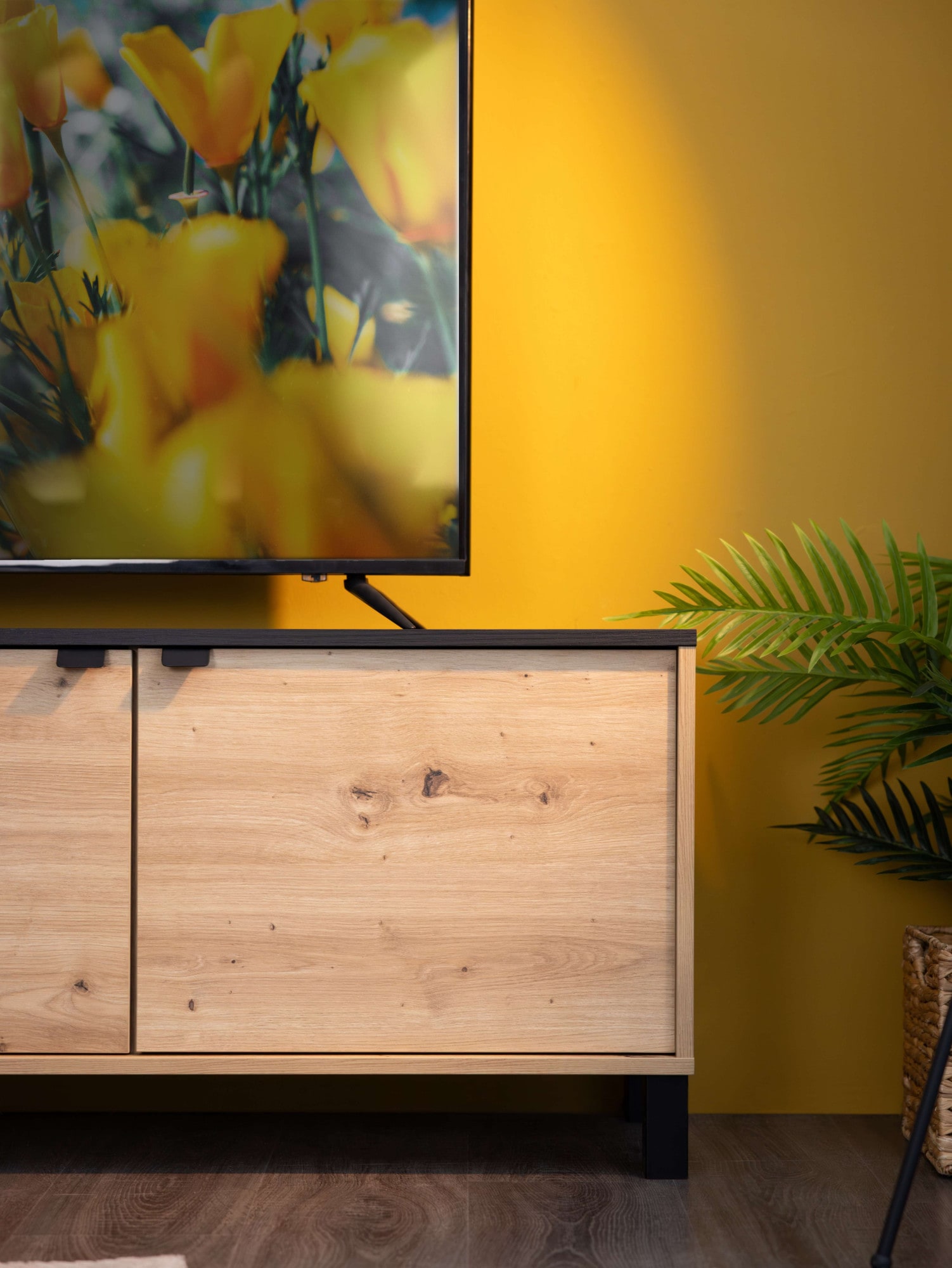 Home affaire Wohnwand »Margate inkl.TV-Board und Standregal«, 208 cm, mit dekorativen schwarzen Streifen, metallgriffe