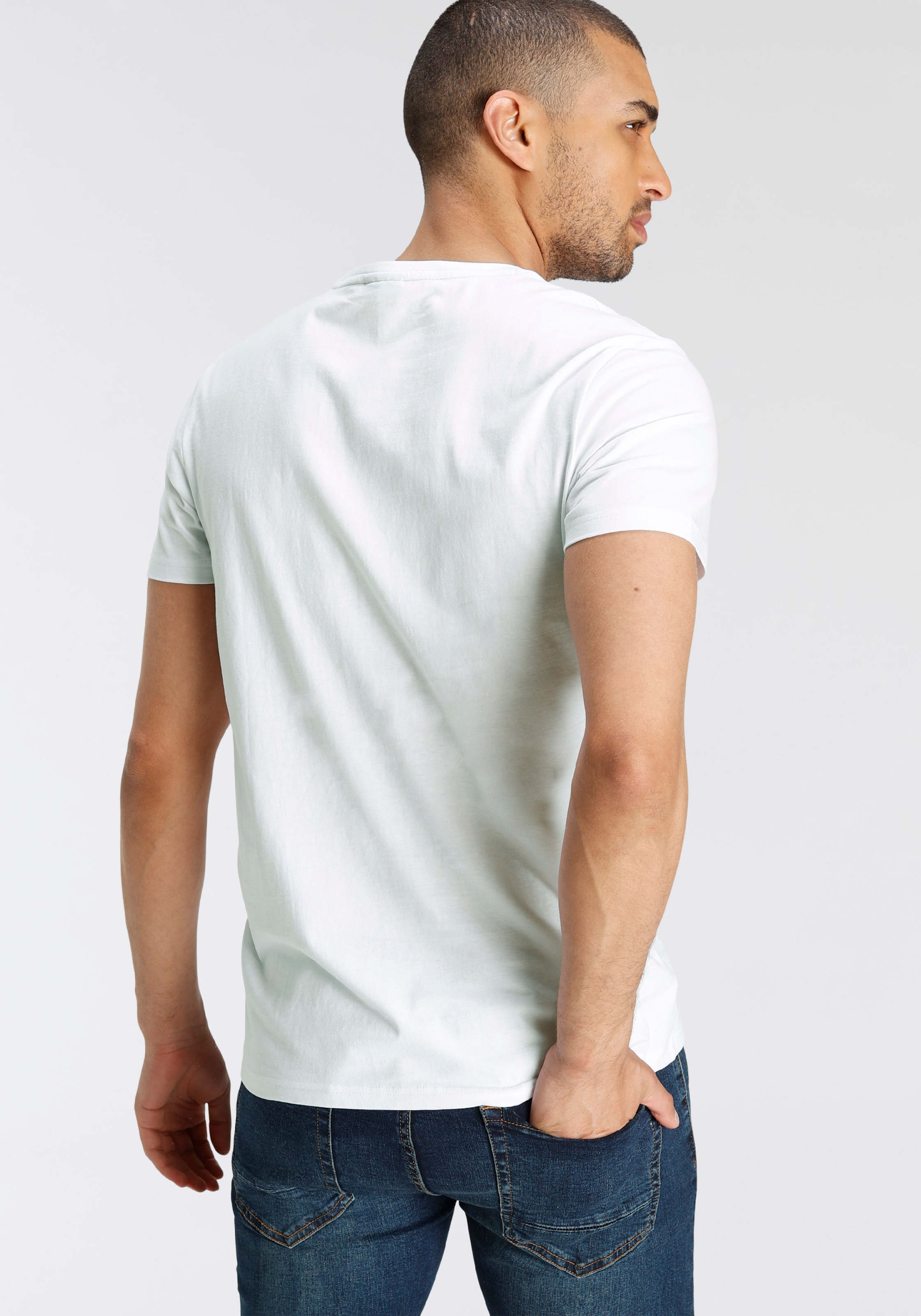 Bruno Banani T-Shirt, kurzärmelig, schmal geschnitten, bedruckt, aus Baumwolle