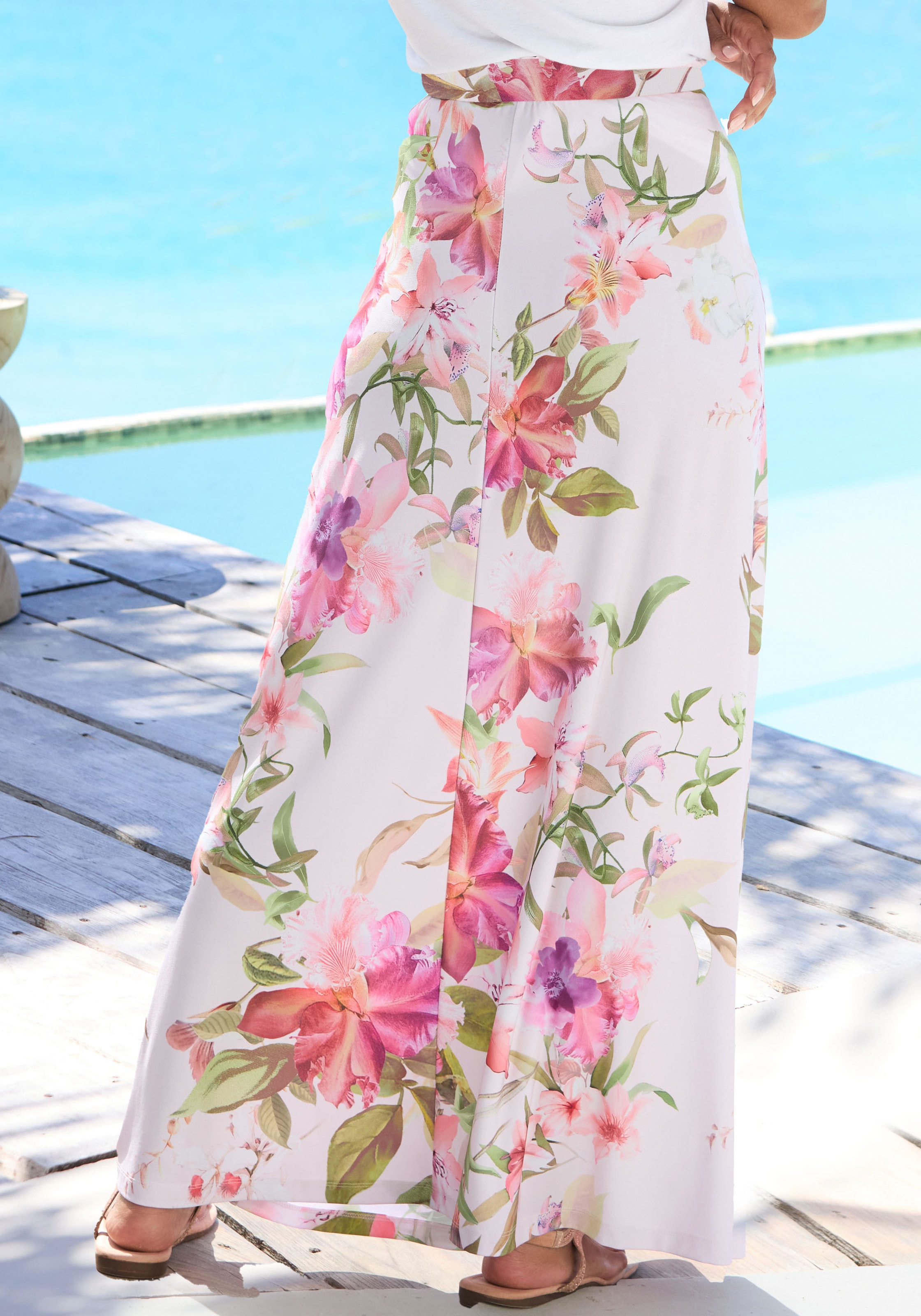 LASCANA Maxirock »mit Blumendruck aus glatter, bügelfreier Ware« langer Jerseyrock mit Blumenmuster, eleganter Sommerrock, A-Linie