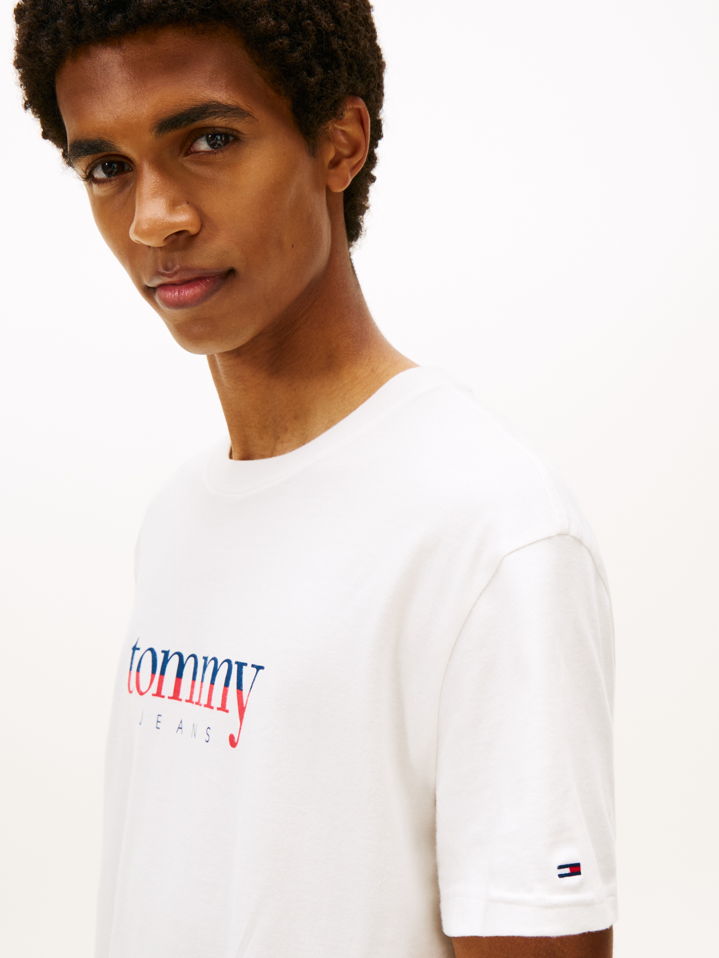 Tommy Jeans T-Shirt »aus Jersey mit Logo«