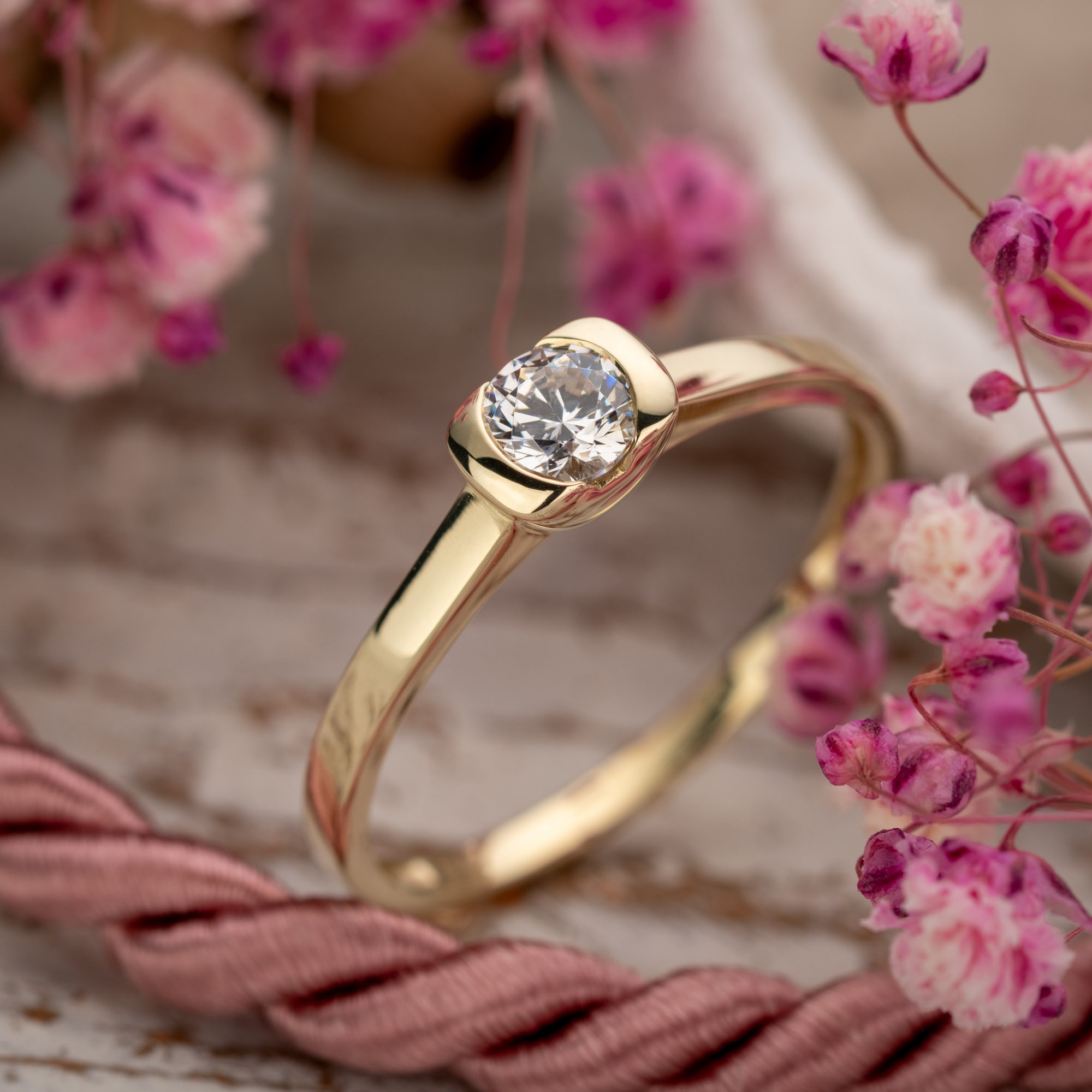 Orolino Fingerring »333/- Gelbgold glanz synth. Zirkonia«