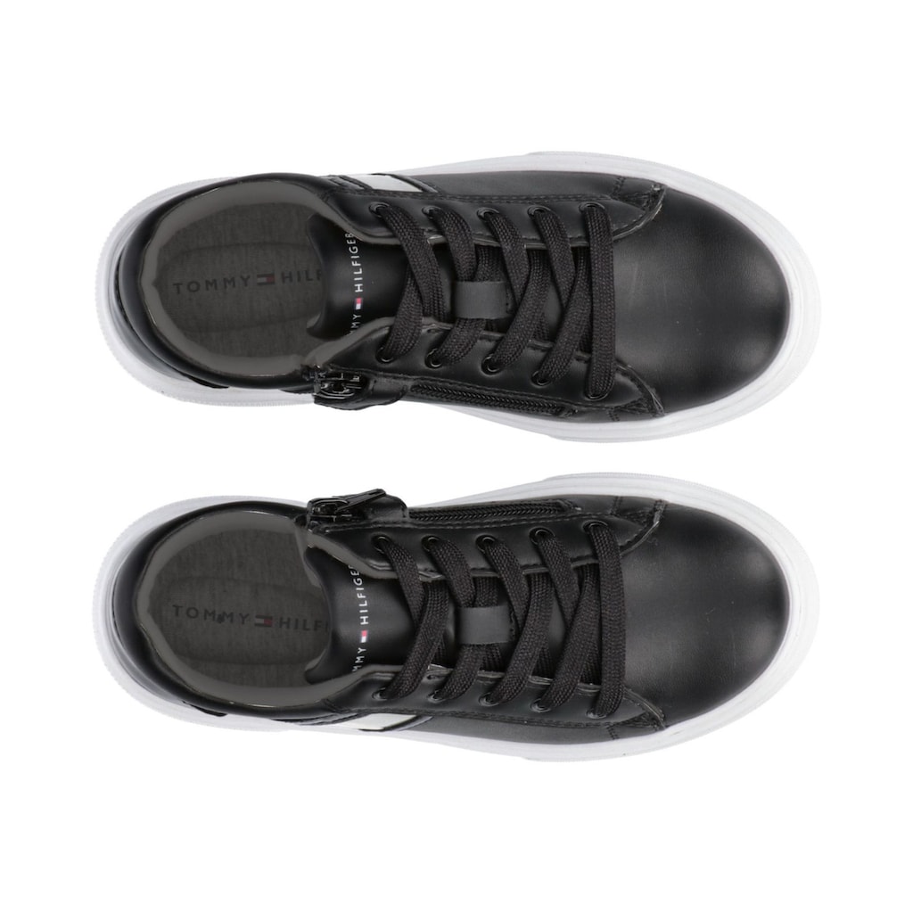 Tommy Hilfiger Sneaker »LOW CUT LACE-UP SNEAKER«, mit glänzendem Kontrastbesatz