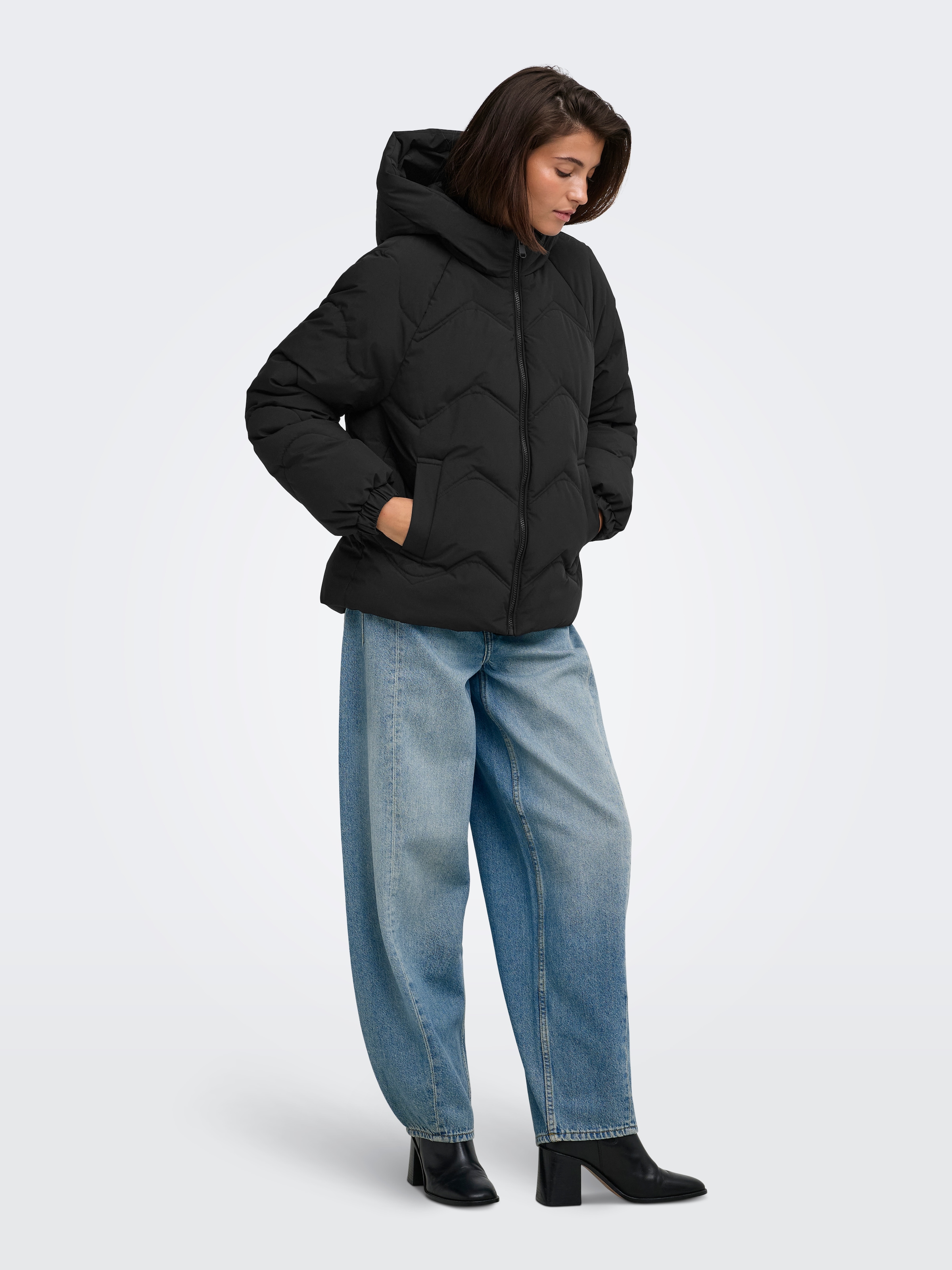 JDY Steppjacke »JDYPOWER SHORT HOOD PUFFER OTW HAB« mit Kapuze Kunstfaser