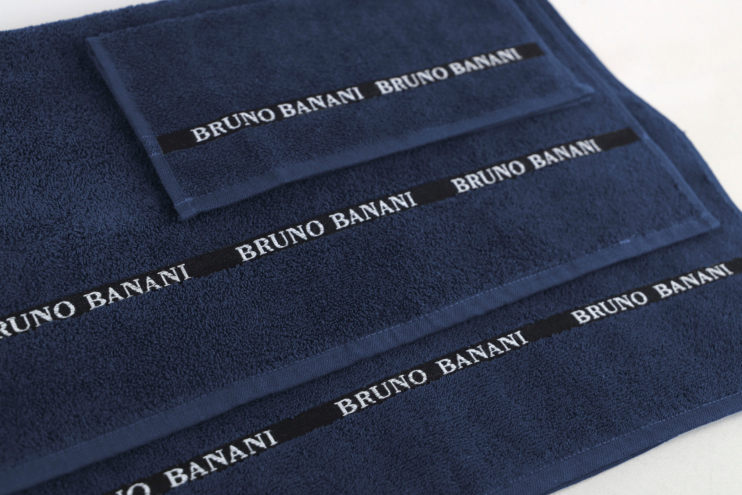 Bruno Banani Handtuch Set »Danny«, (Set, 6 St., 2 Badetücher 70x140 cm-2 Handtücher 50x100 cm-2 Waschlappen 30x30 cm), mit Logostreifen, einfarbiges Handtuch-Set aus 100% Baumwolle