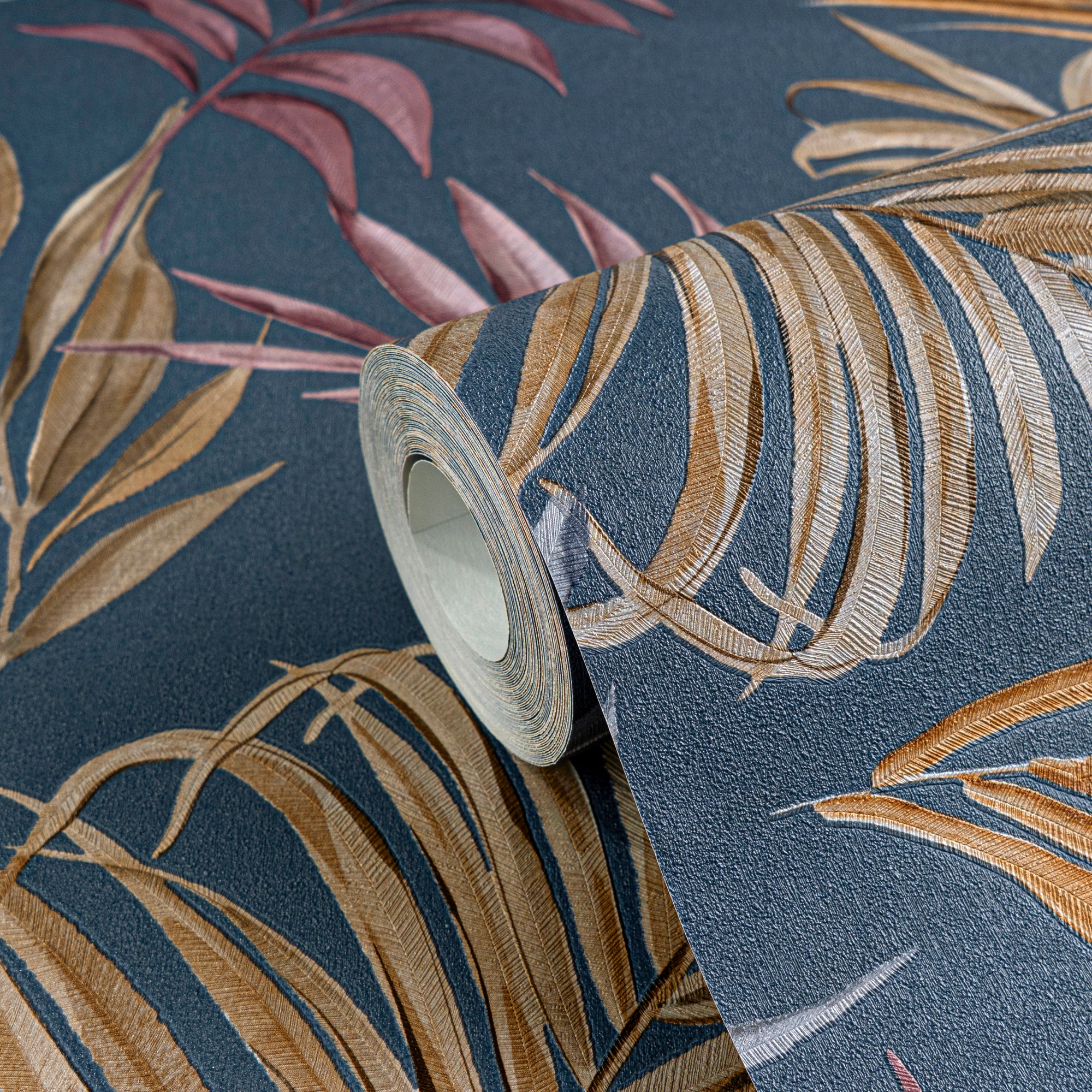 CosmoLiving by Cosmopolitan Vliestapete »Midnight Botanica-Mystery Tapete« matt strukturiert Tropisches Blätterdesign in moderner Eleganz