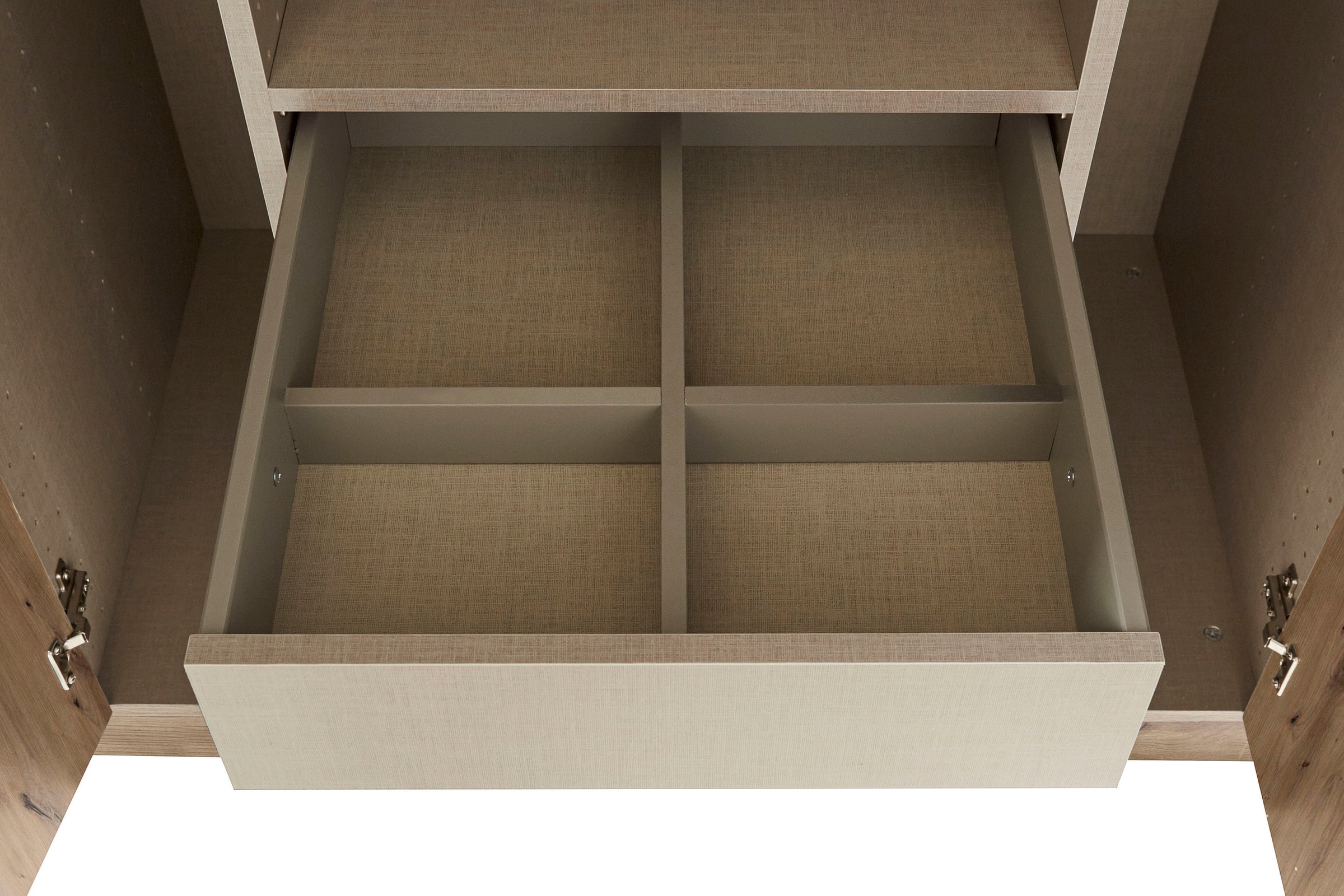 rauch Drehtürenschrank »Kleiderschrank Schrank Garderobe TOPSELLER OTELI inkl. Inneneinteilung«, (erhältlich in Breiten 91-360 cm, ab Breite 136cm inkl. Innenschubladen), mit zusätzlichen Einlegeböden, optional mit Spiegel MADE IN GERMANY