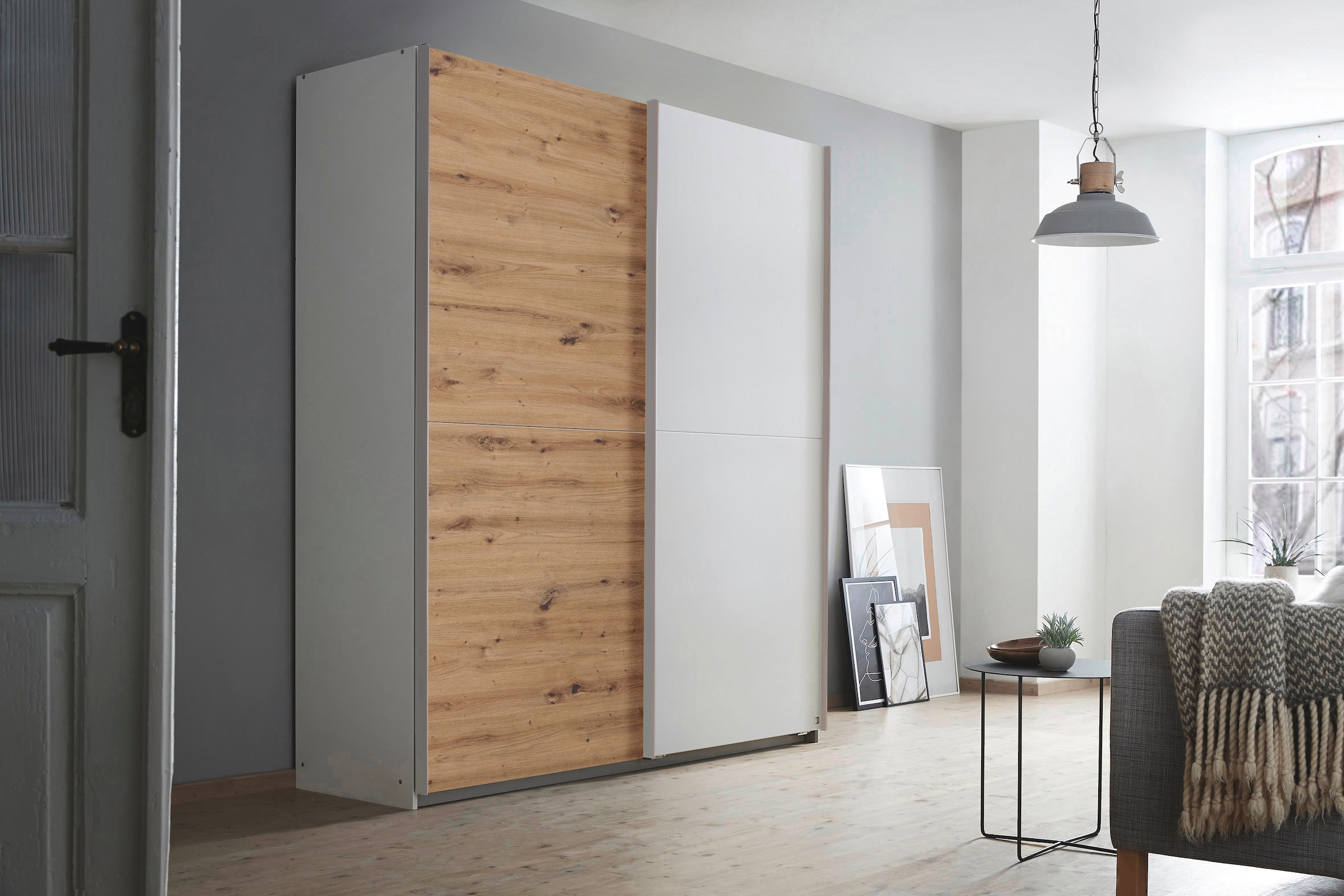 rauch Schwebetürenschrank »Kleiderschrank Schrank Garderobe SATURN mit 3 Ausstattungsvarianten«, 3 verschiedene Ausstattungsvarianten Griffe aus Metall MADE IN GERMANY