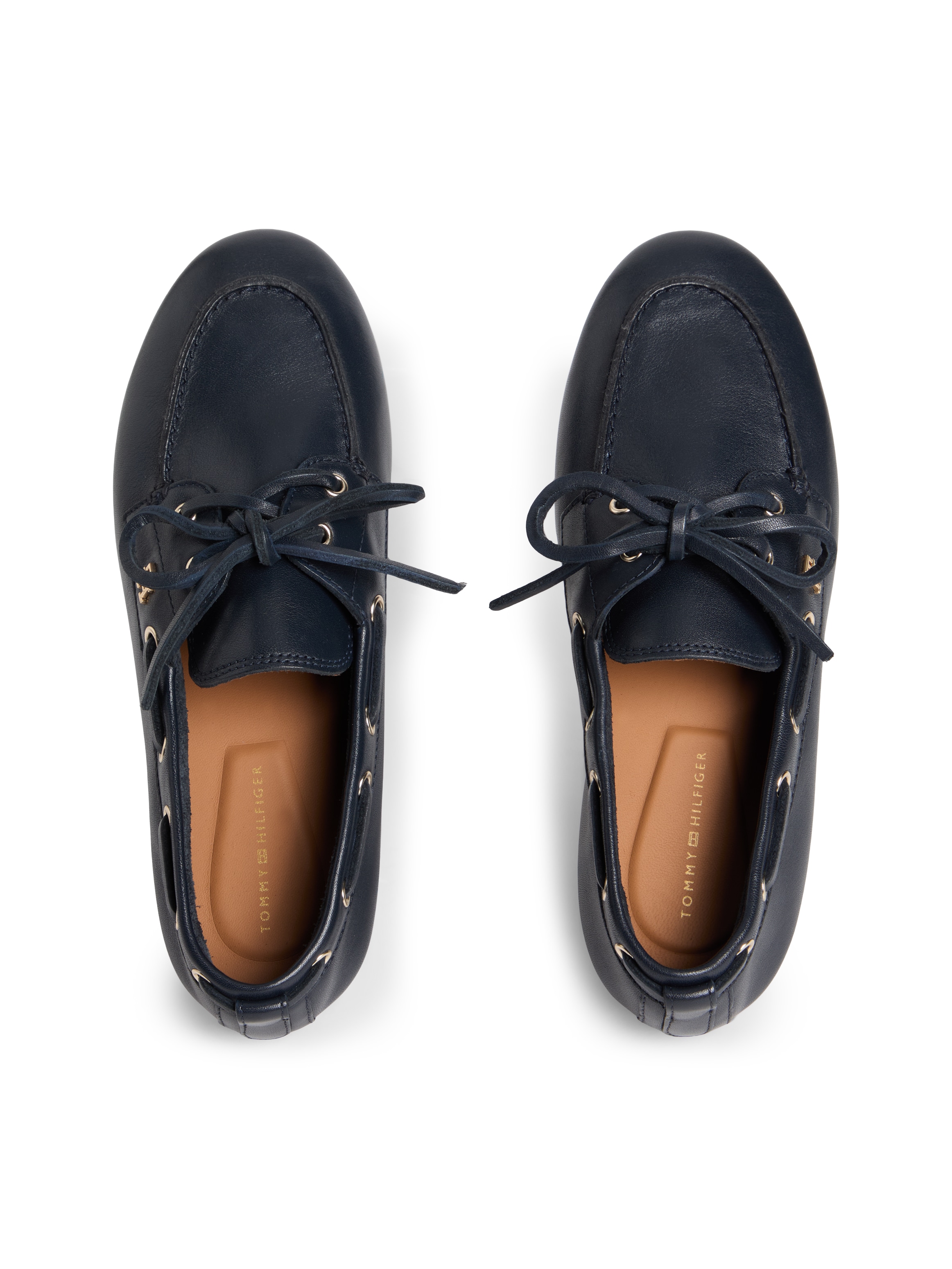 Tommy Hilfiger Bootsschuh »TH SLEEK LEATHER BOAT SHOE«  Bootsschuh, Businessschuh mit Blockabsatz und Ösen mit Durchzug