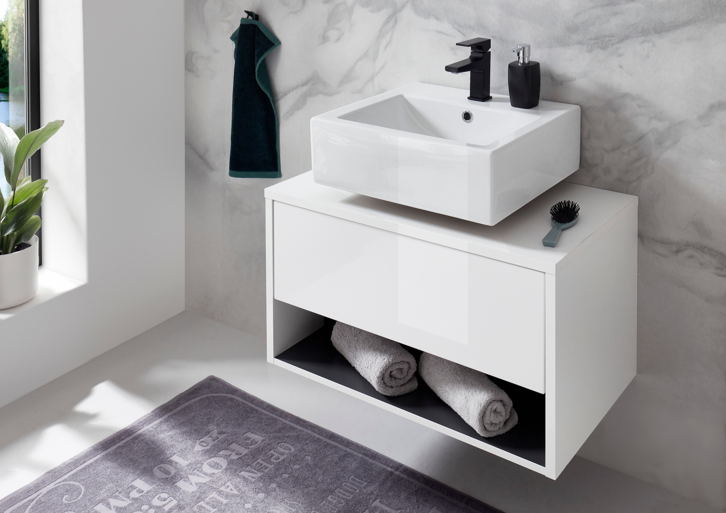 Places of Style Badmöbel-Set »Studio Line, Bad im modernen Design, 6-teiliges Badezimmer«, (6 St.), Schrank, Unterschrank und Spiegel, in zwei Farben verfügbar, Stauraum
