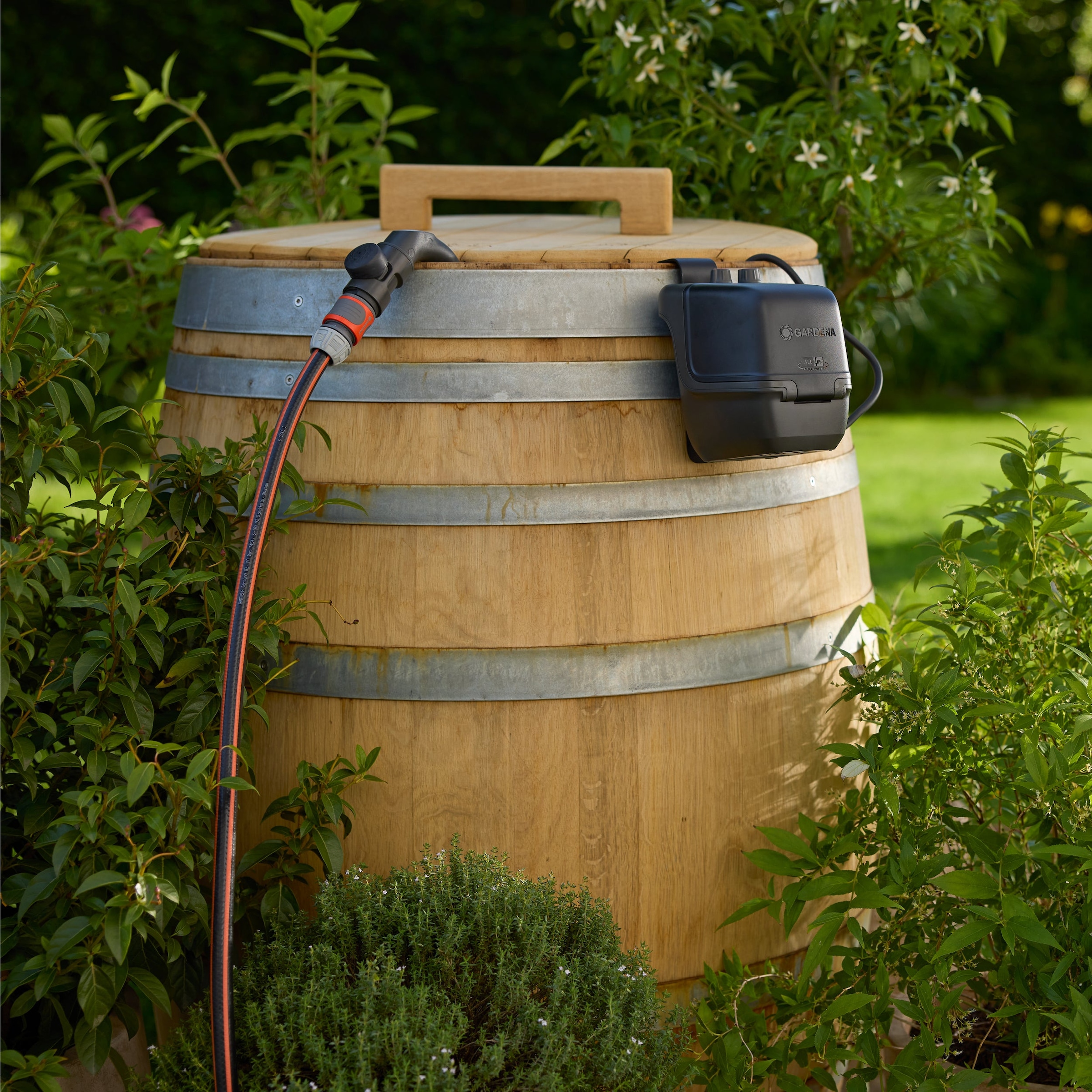 GARDENA Regenfasspumpe »2400 ComfortAutomatic 18V P4A Ready-To-Use Set« inkl. Akku und Ladegerät