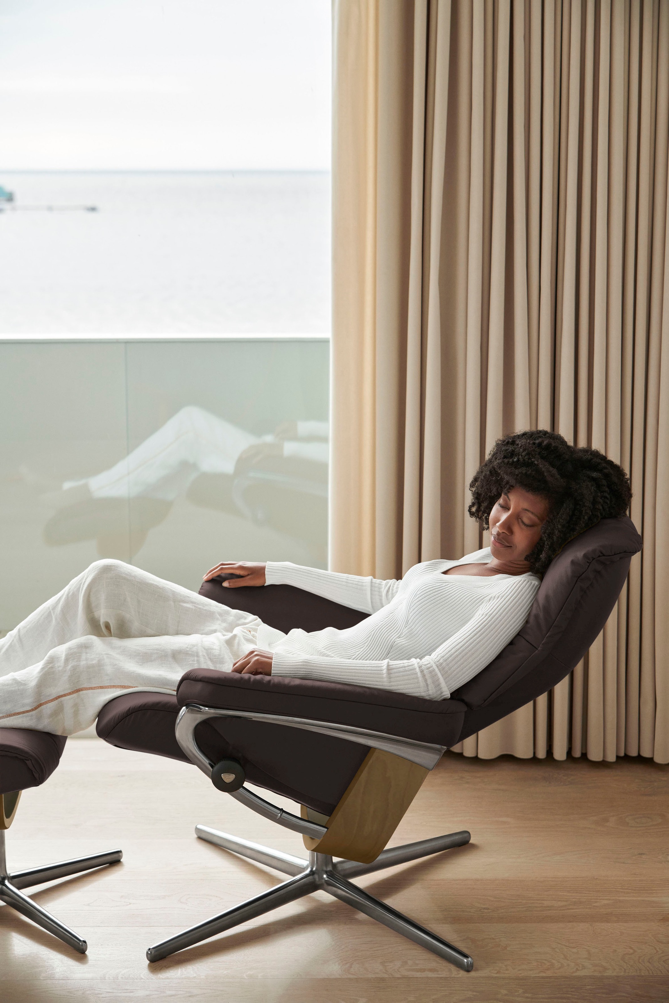 Stressless® Relaxsessel »Mayfair«, (Set, Relaxsessel mit Hocker), mit Hocker, mit Cross Base, Größe S, M & L, Holzakzent Eiche