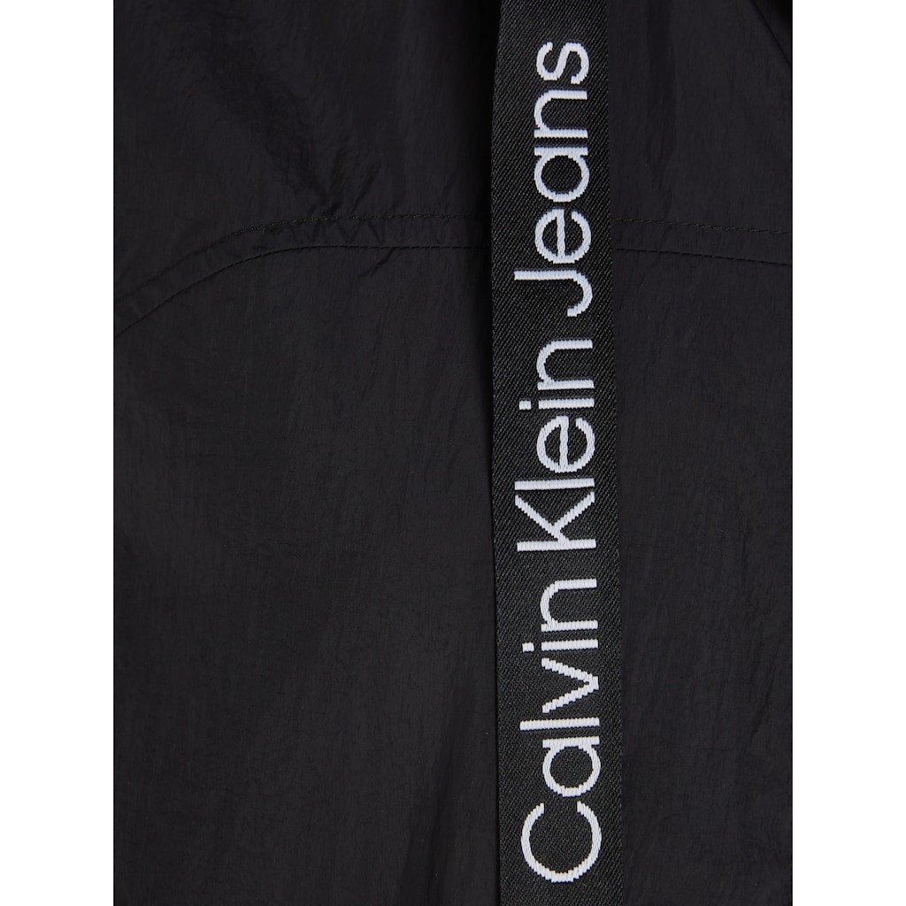 Calvin Klein Jeans Outdoorjacke »LOGO DRAWSTRING WINDBREAKER«, mit Kapuze