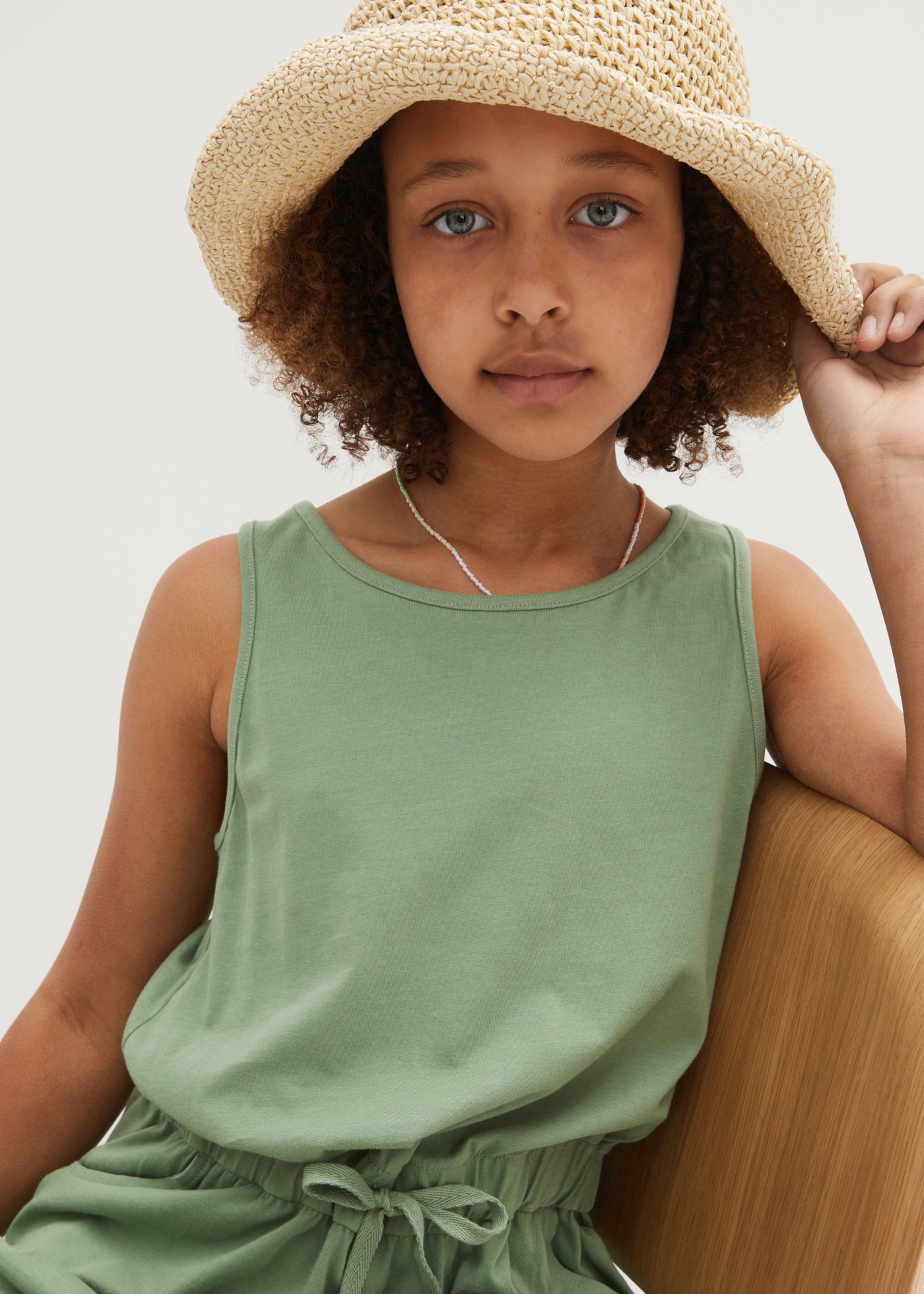 bonprix Jumpsuit bequemer Schnitt, elastische Taille mit Kordelzug, ärmellos