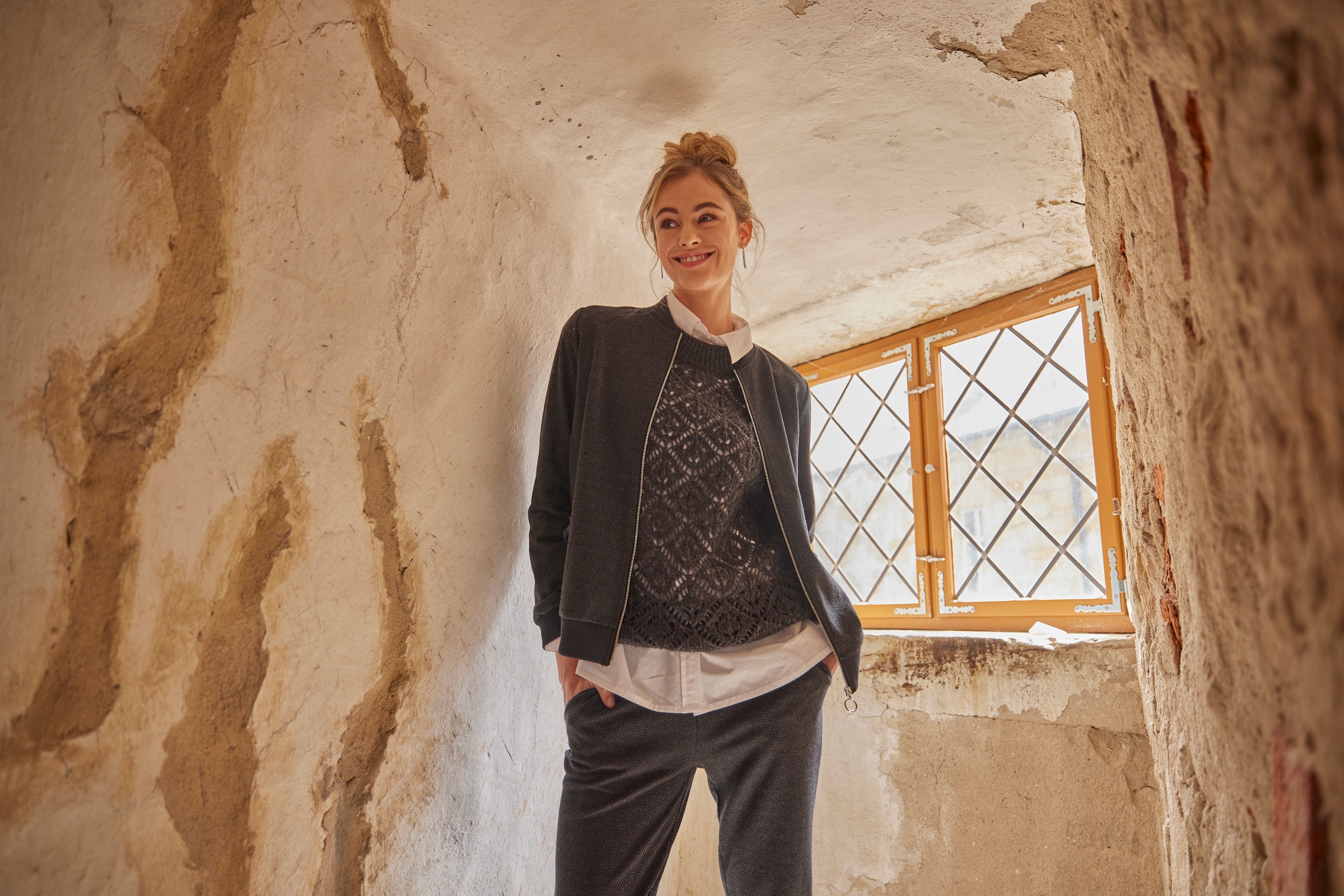 Aniston CASUAL Pullunder, mit trendigem Ajour-Strick-Muster - NEUE KOLLEKTION