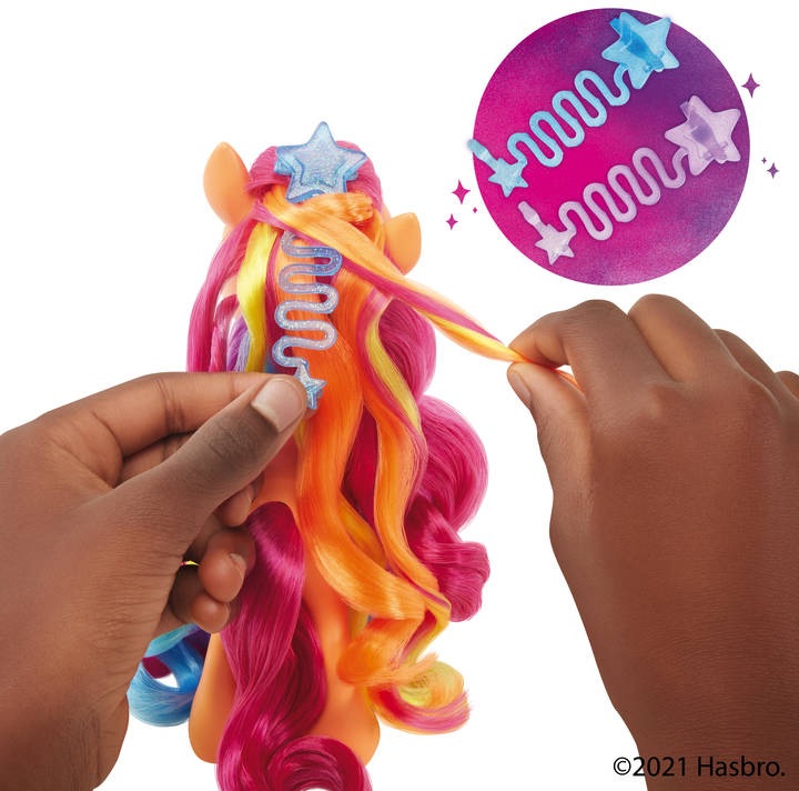 Hasbro Spielfigur »My Little Pony, A New Generation - Regenbogenmähne Sunny Starscout«, mit langen, pinkfarbenen Haaren und Sternschnuppen-Schönheitsfleck
