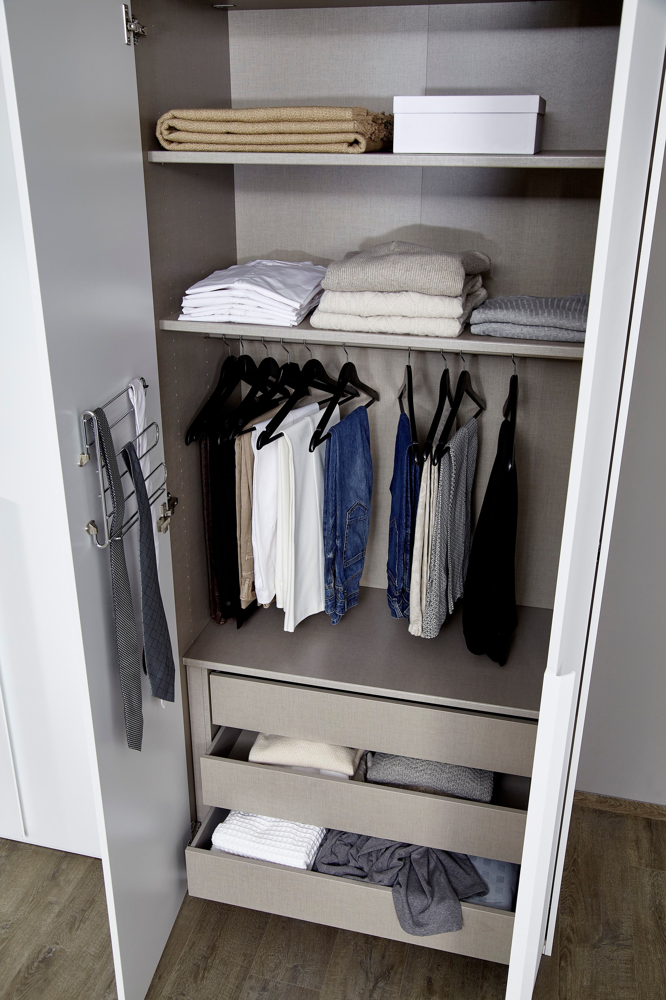 rauch Drehtürenschrank »Purisma« Kleiderschrank Schlafzimmerschrank Schrank, mit umfangreicher Innenausstattung