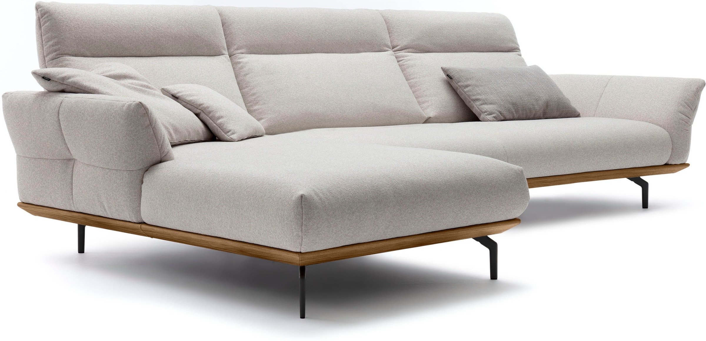 Creation BY ROLF BENZ Ecksofa »CR.460«, Sockel in Nussbaum, Winkelfüße in Umbragrau, Breite 338 cm