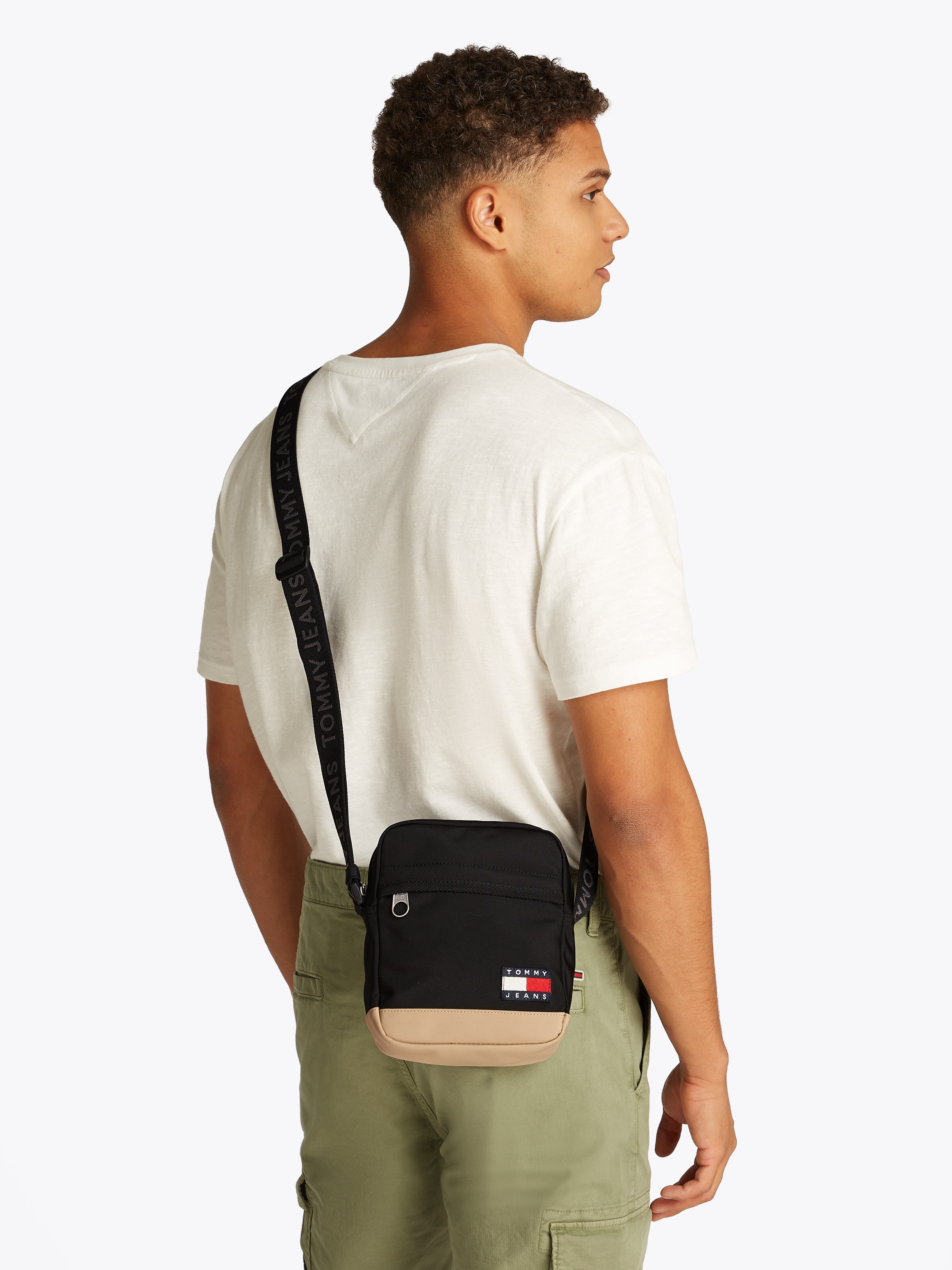 Tommy Jeans Umhängetasche »TJM ESS DAILY SQUARED REPORTER«, Men Schultertasche, Freizeittasche mit kontrastfarbigem Boden