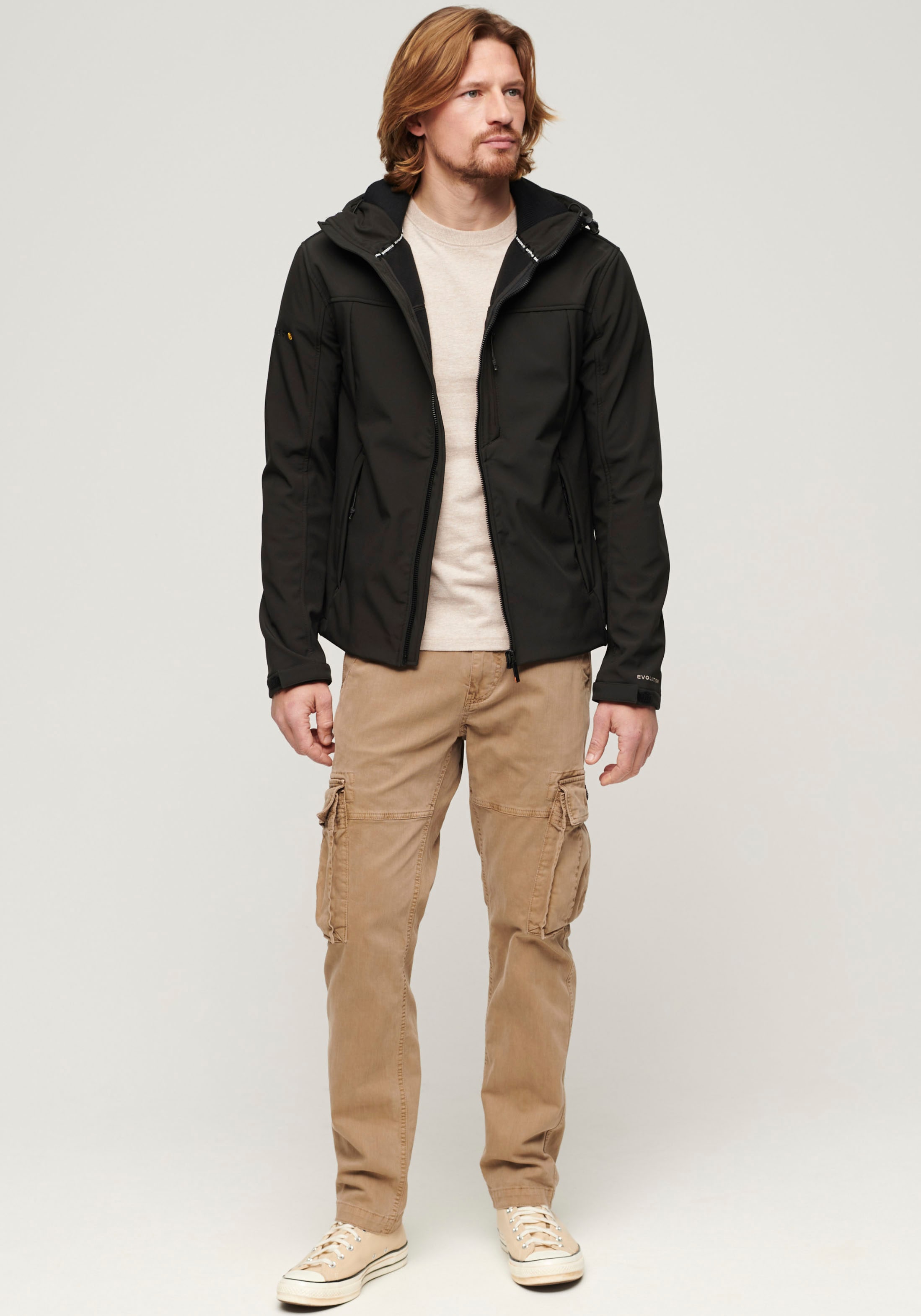 Superdry Softshelljacke »SD-HOODED SOFT SHELL TREKKER JKT«, mit Kapuze