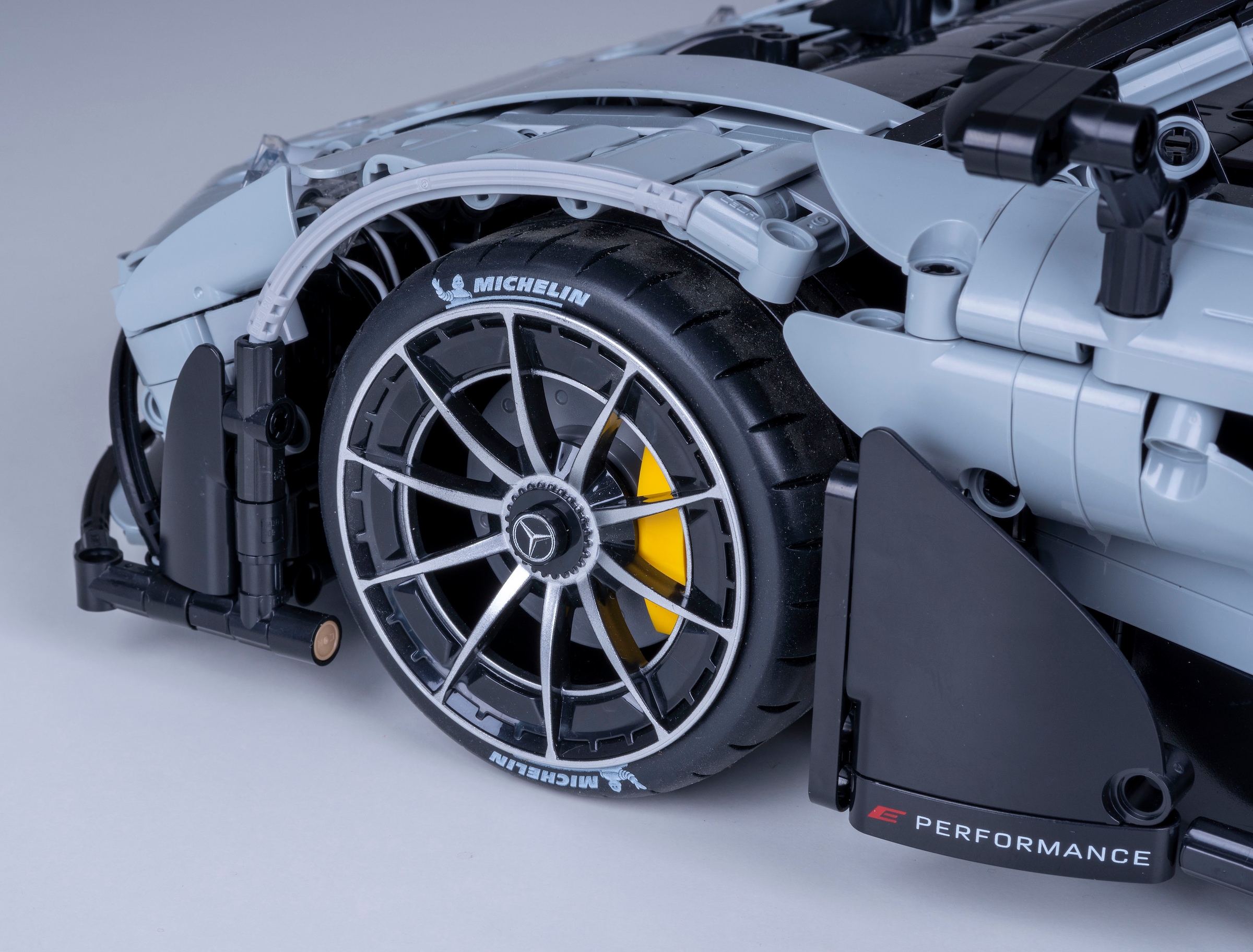 Jamara RC-Auto »CaDA, Mercedes-AMG ONE 1:8 grau 2,4GHz Bricks«, (3295 tlg.), mit LED Licht