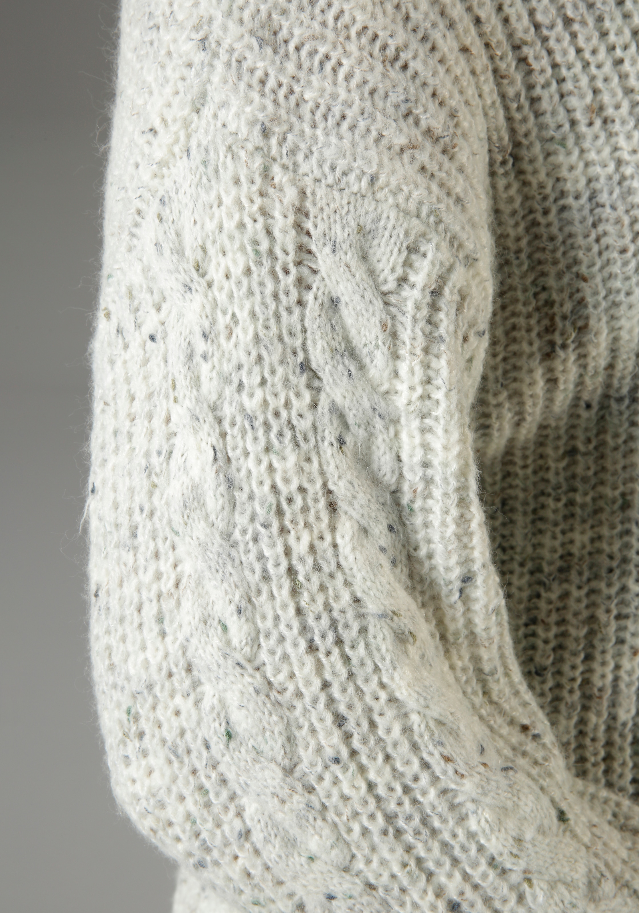 Aniston CASUAL Rollkragenpullover, aus trendigem Melange-Garn