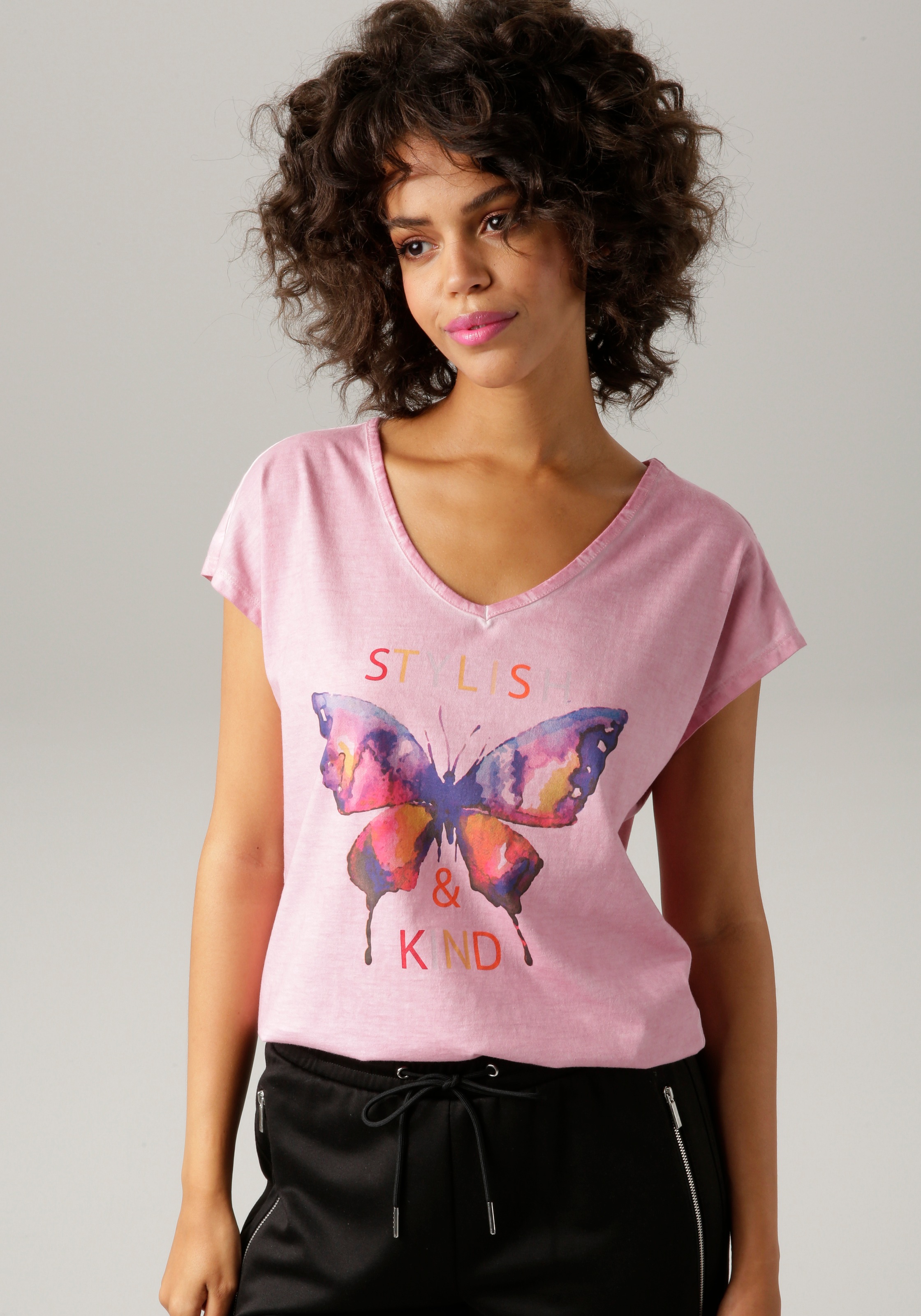 Aniston CASUAL T-Shirt, Schriftzug mit bestellen Schmetterling batikfarbigem und online
