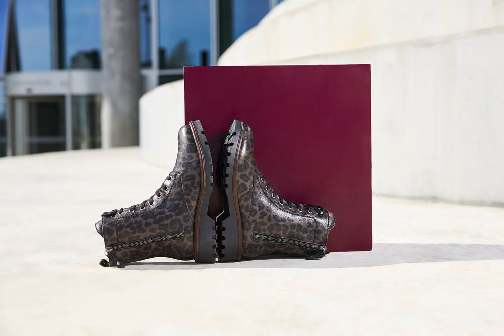 Rieker Winterstiefelette  Winterboots, Schnürstiefelette, Blockabsatz, in aktueller Leo-Optik