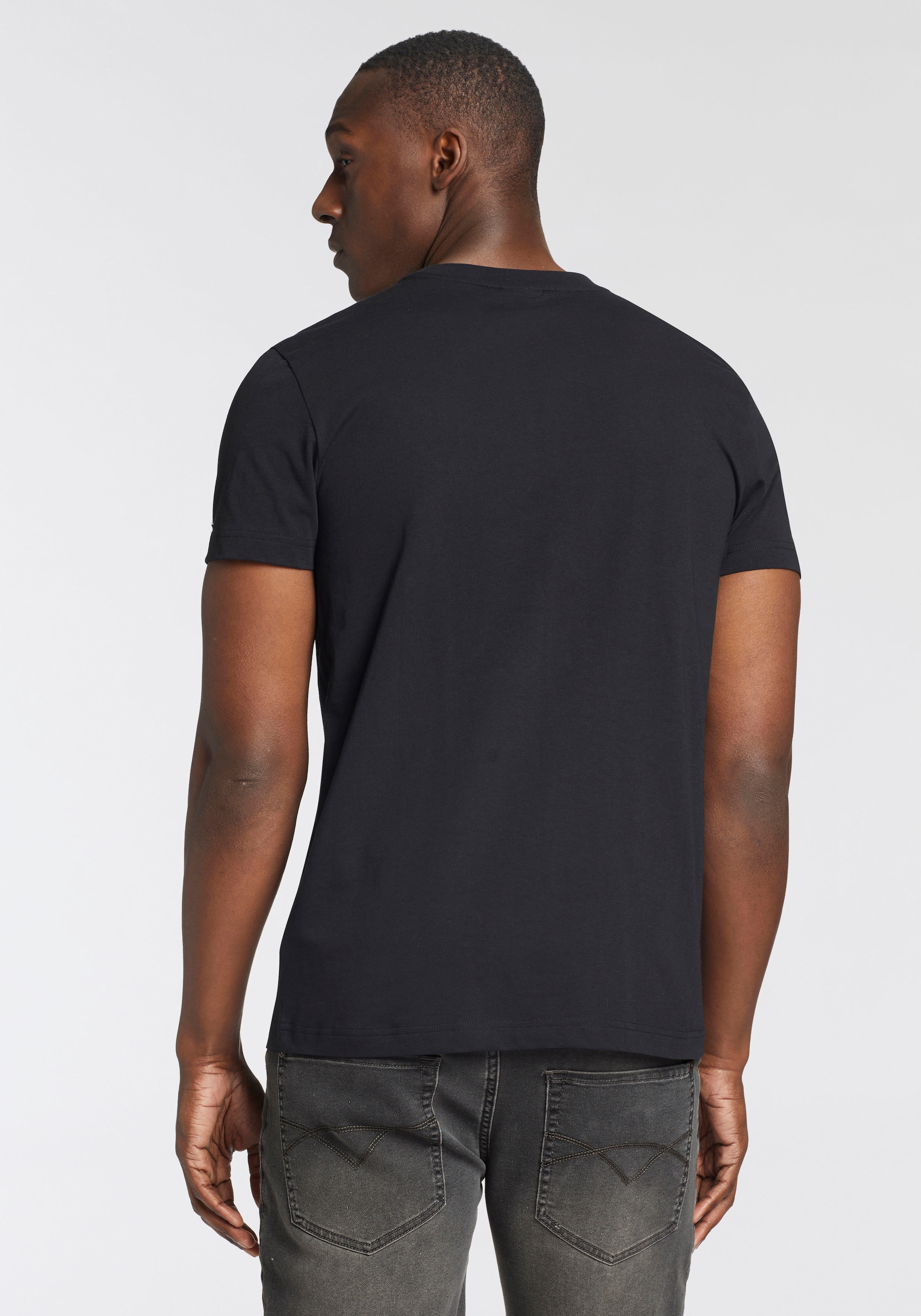 Bruno Banani T-Shirt, mit modischem Frontprint
