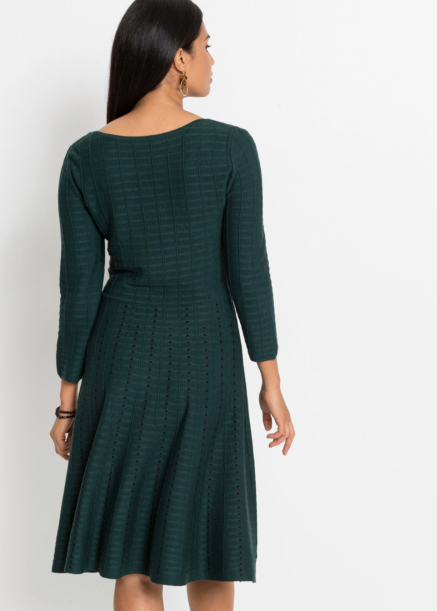 bonprix Strickkleid »Strickkleid aus fließendem Viskose-Mix« für besondere Anlässe, aus Viskose-Mix, ausgestellte Passform