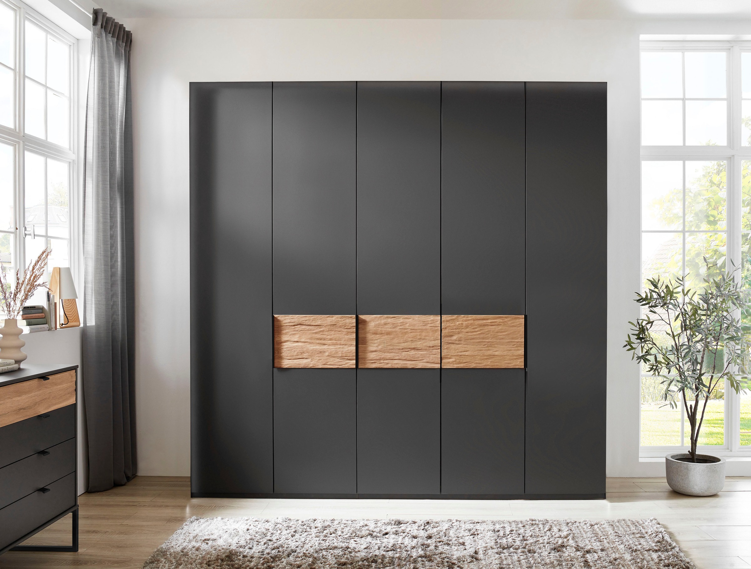 Drehtürenschrank 