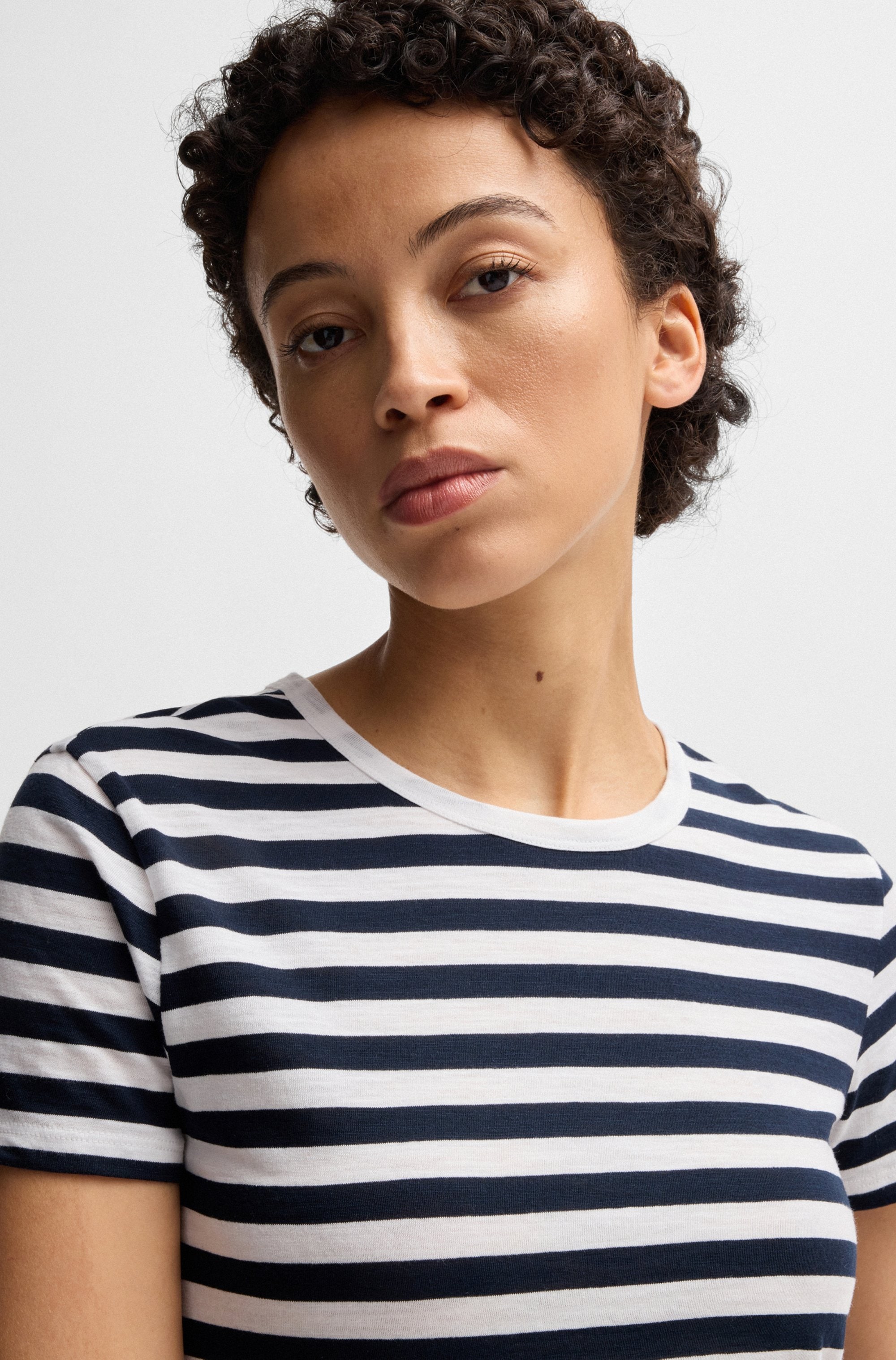 BOSS ORANGE T-Shirt »Esla Striped Premium Damenmode« Premium Damenmode, im gestreiften Design