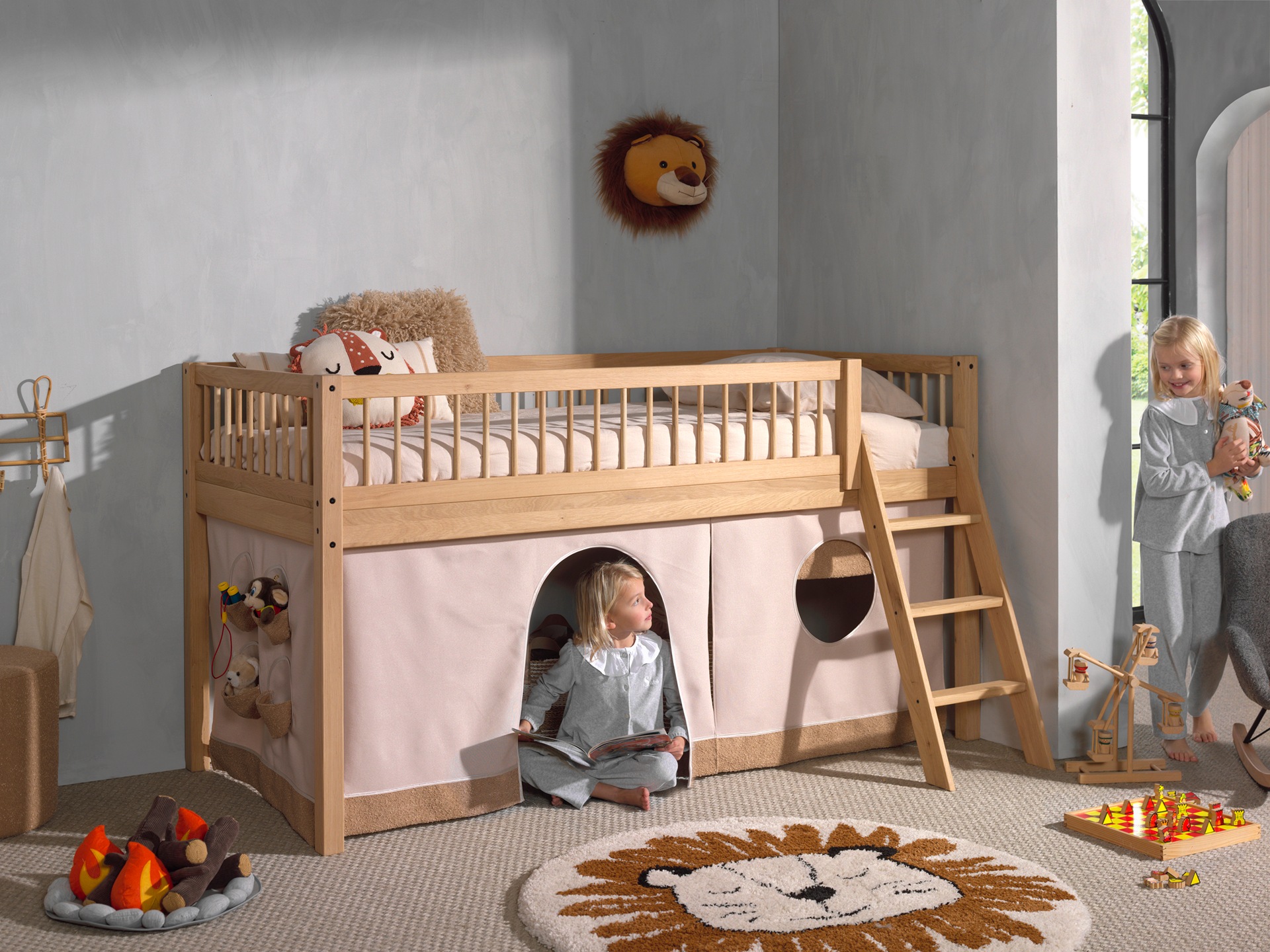 Home affaire Spielbett, (Made in Europe), aus Eiche geölt, LF 90x2000cm, RR, Leiter, Vorhang u. Absturzschutz