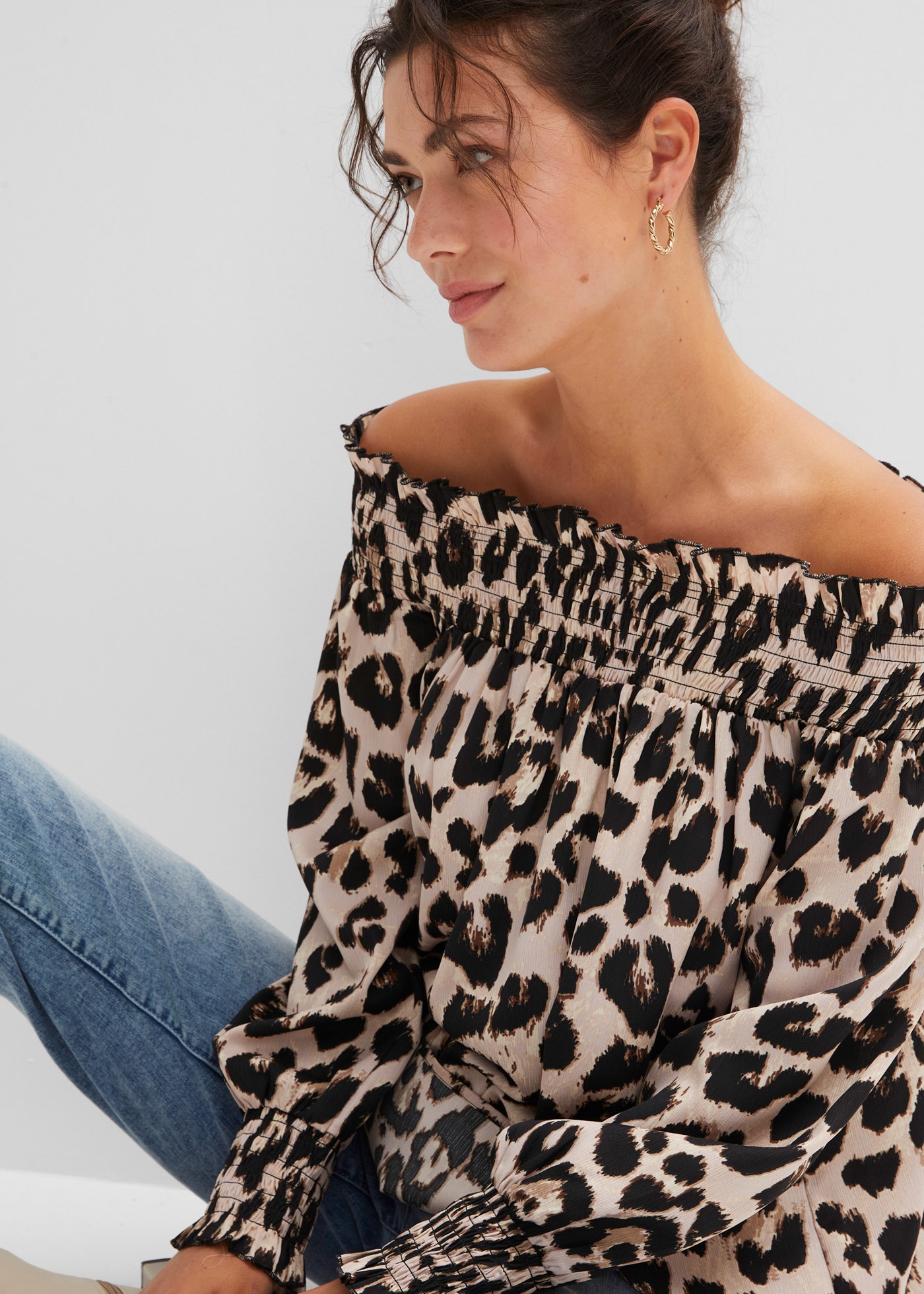 bonprix Longbluse Oversize-Passform, Vokuhila-Schnitt, mit Rüschen, aus Polyester
