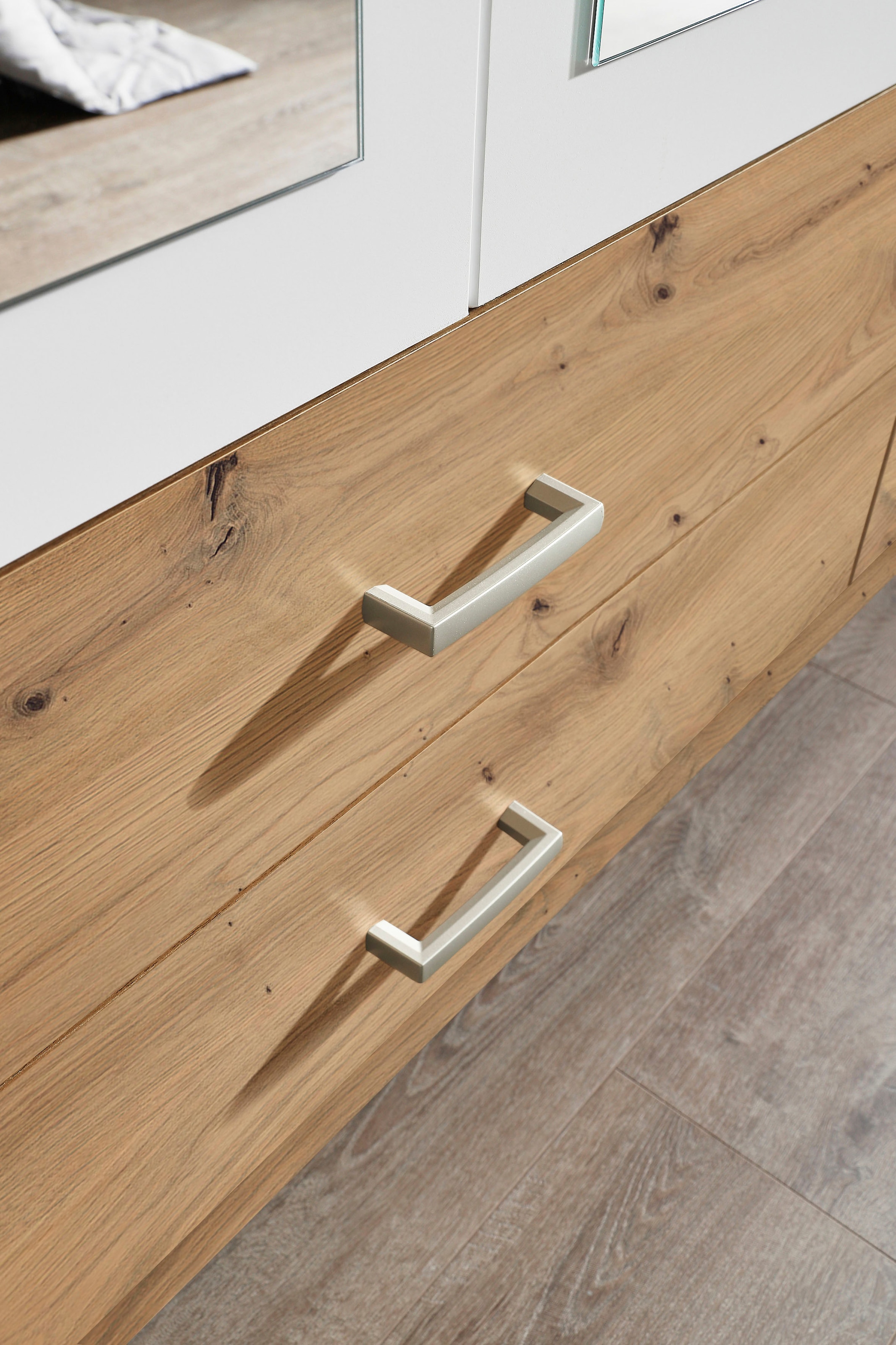 rauch Kleiderschrank »Schrank Garderobe Ankleide GAMMA Breiten 91/136/181/226/271/315/360 cm« in 3 Ausstattungen BASIC/CLASSIC/PREMIUM (inkl. SOFT-CLOSE-Funktion),  verschiedene Griff-Varianten, mit Spiegel TOPSELLER MADE IN GERMANY