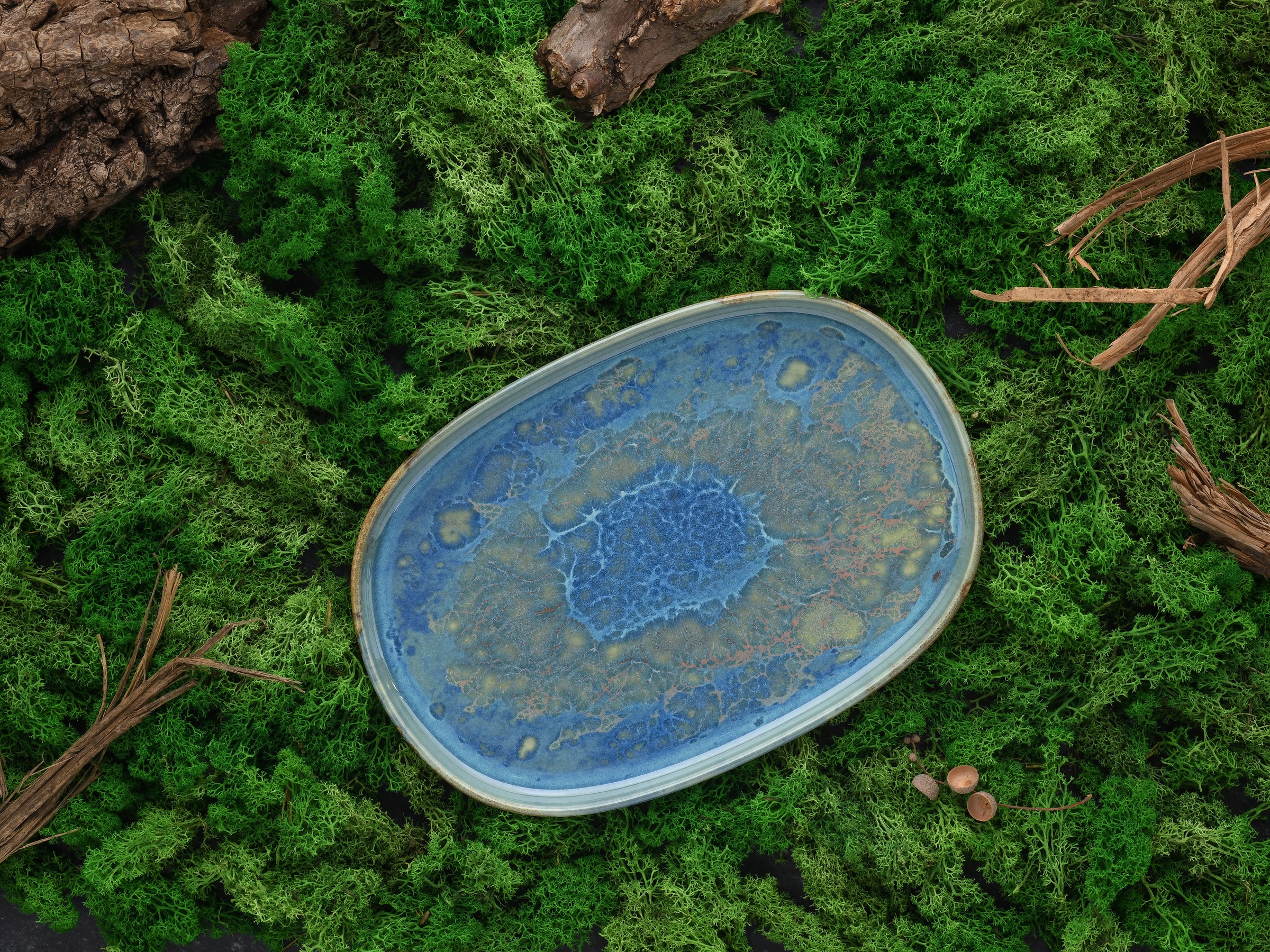 CreaTable Servierplatte »Yuki« reaktiv leuchtender Digitaldruck, jedes Stück ein Unikat, oval, 33 cm