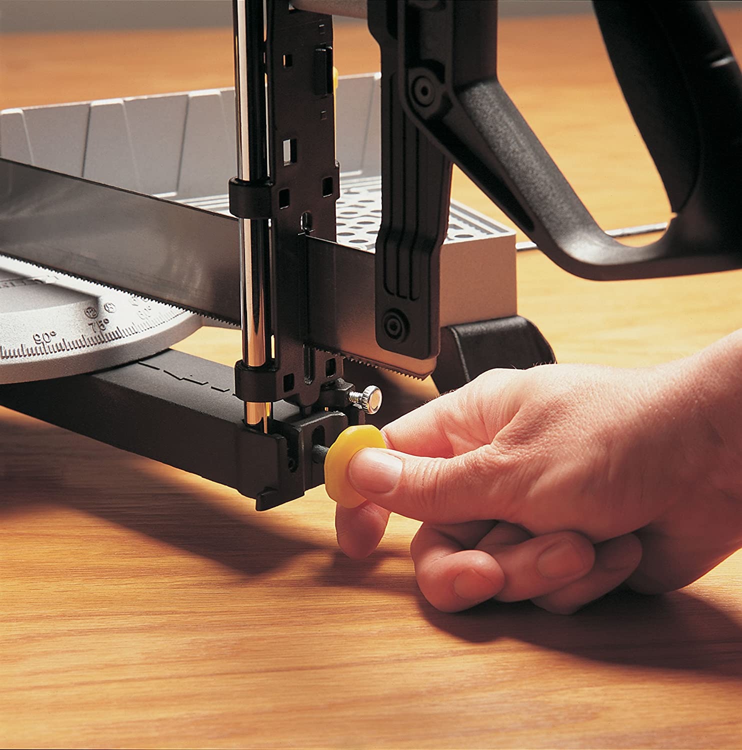 STANLEY Gehrungssäge »1-20-800 Gehrungslade Metall 560mm, mit Saege 13 TPI«, 30°, 45°, 60° und 90°