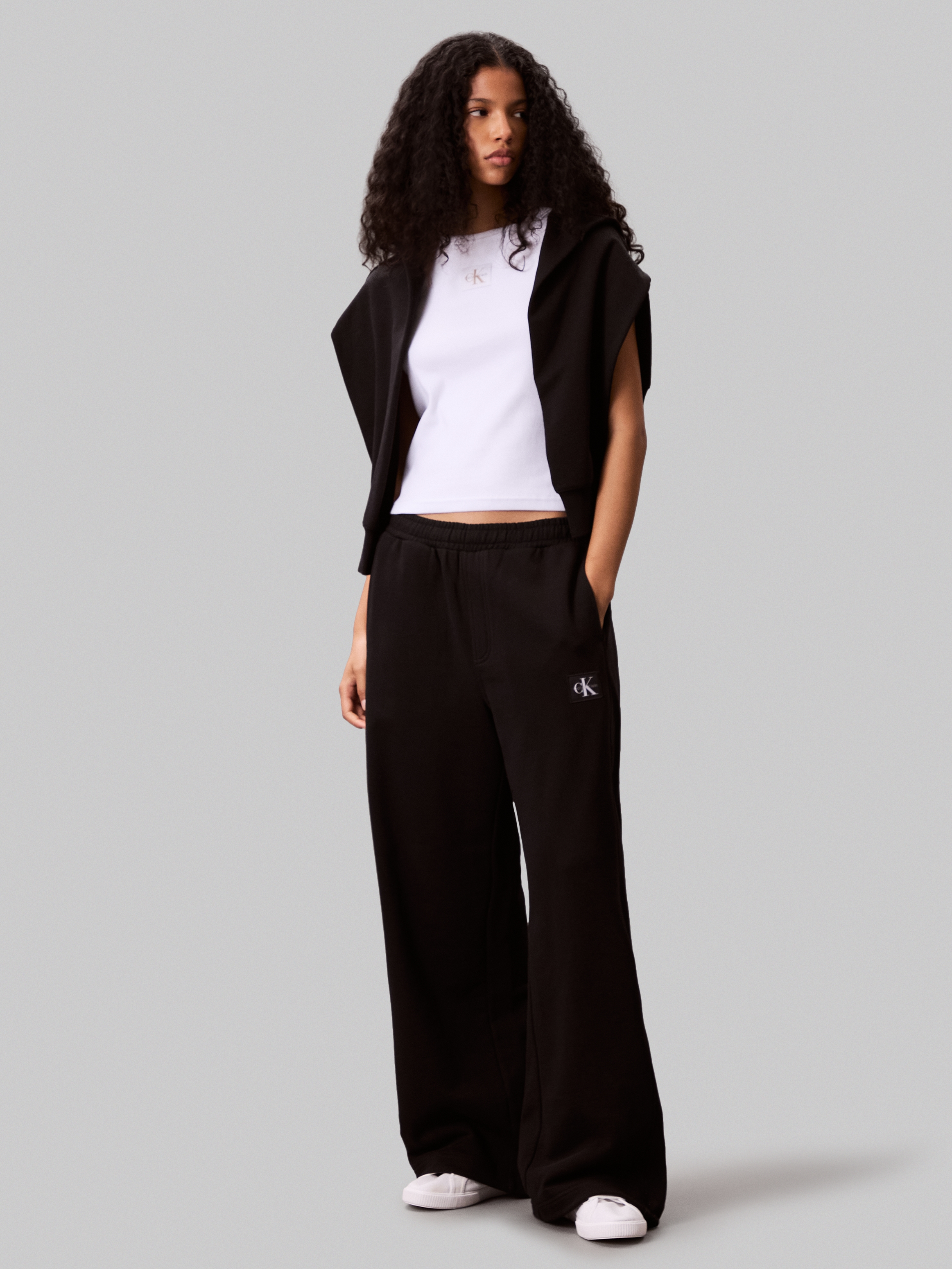Calvin Klein Jeans Sweathose »A- FRENCH TERRY BADGE LOGO PANT«, mit weitem Bein