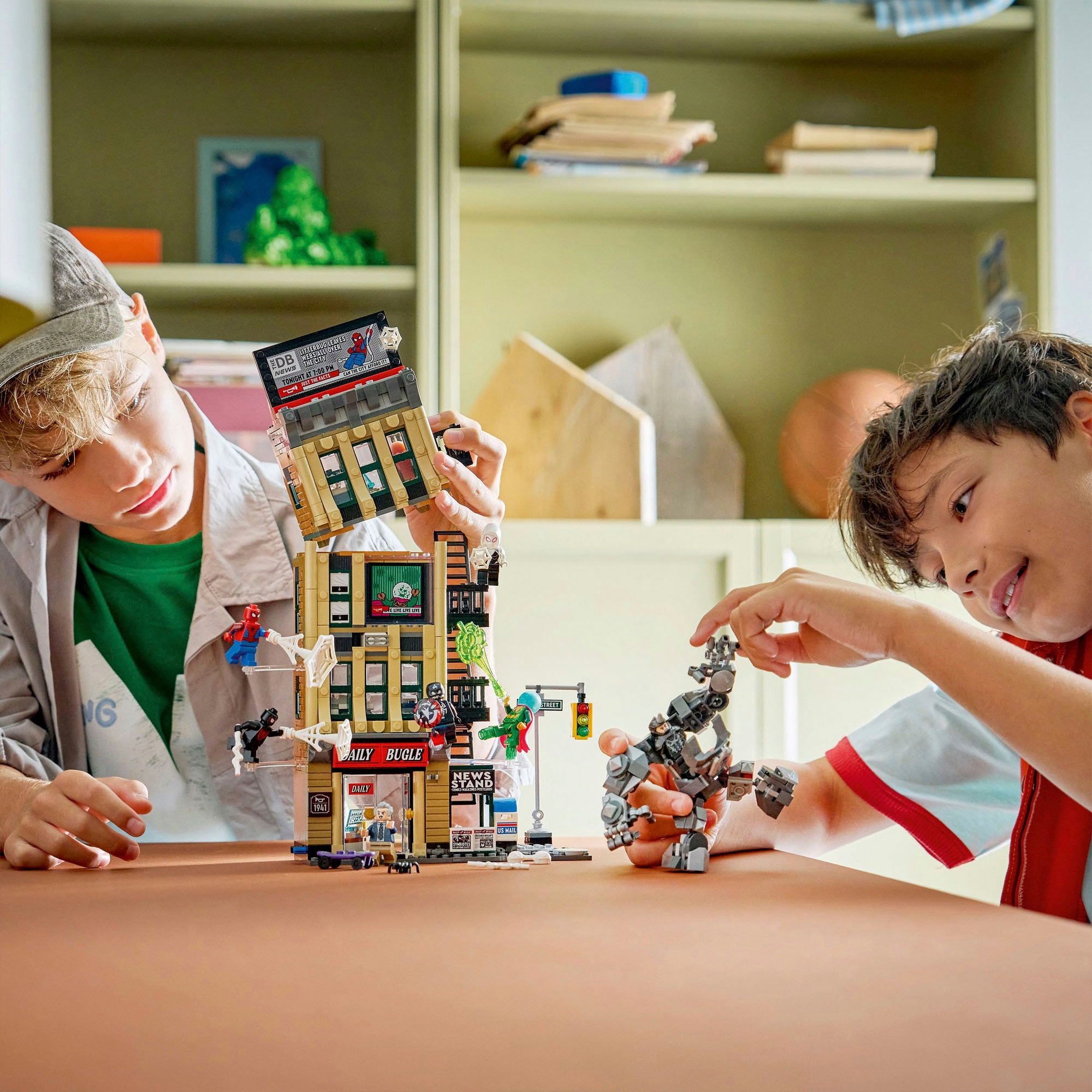 LEGO® Konstruktionsspielsteine »Spider-Man vs. Mysterio: Daily Bugle (76342), LEGO Super Heroes«