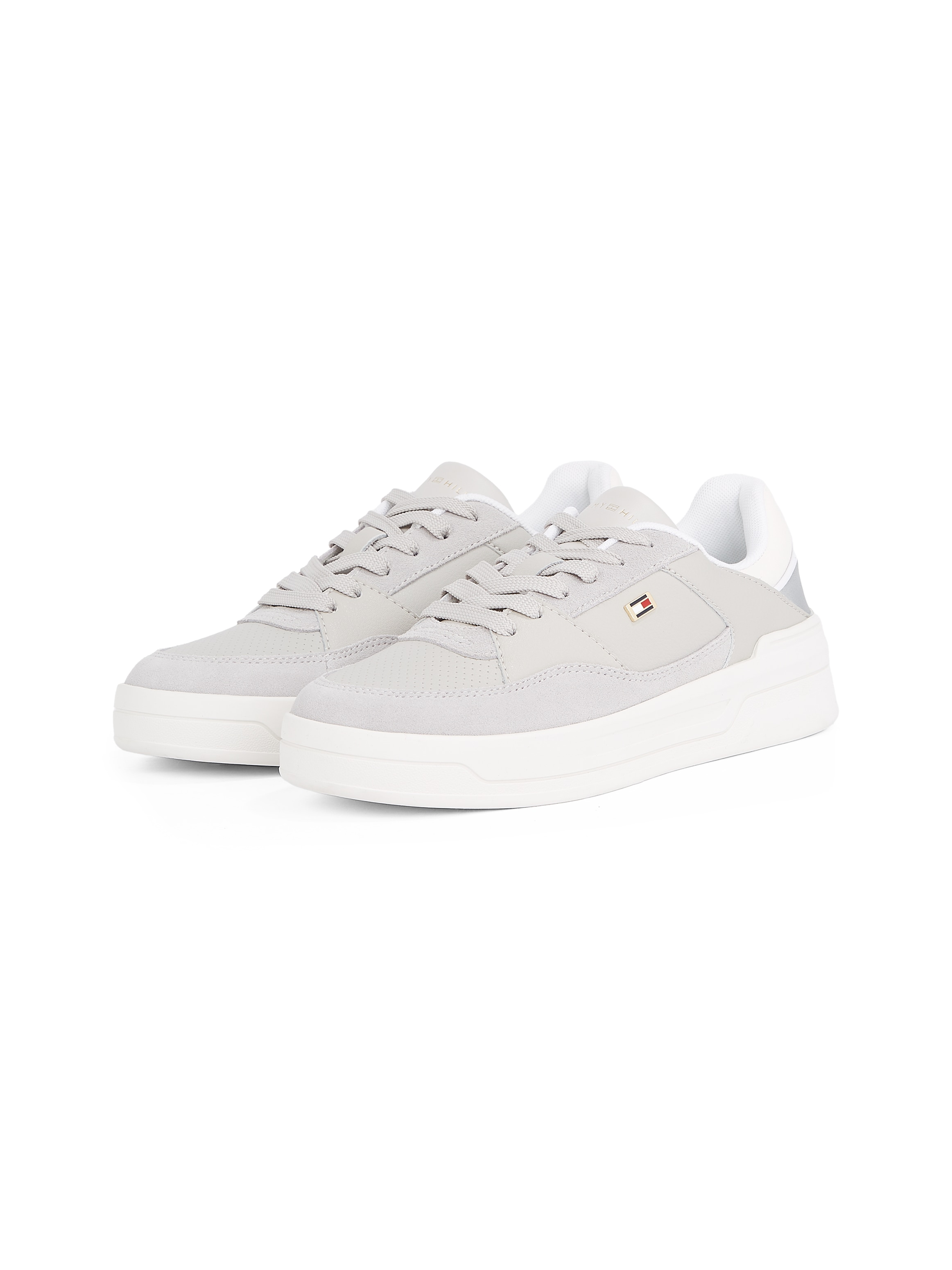 Tommy Hilfiger Plateausneaker »ESSENT BASKET SNEAKER METALLIC«, Freizeitschuh, Halbschuh, Schnürschuh mit seitlicher Logoflagge