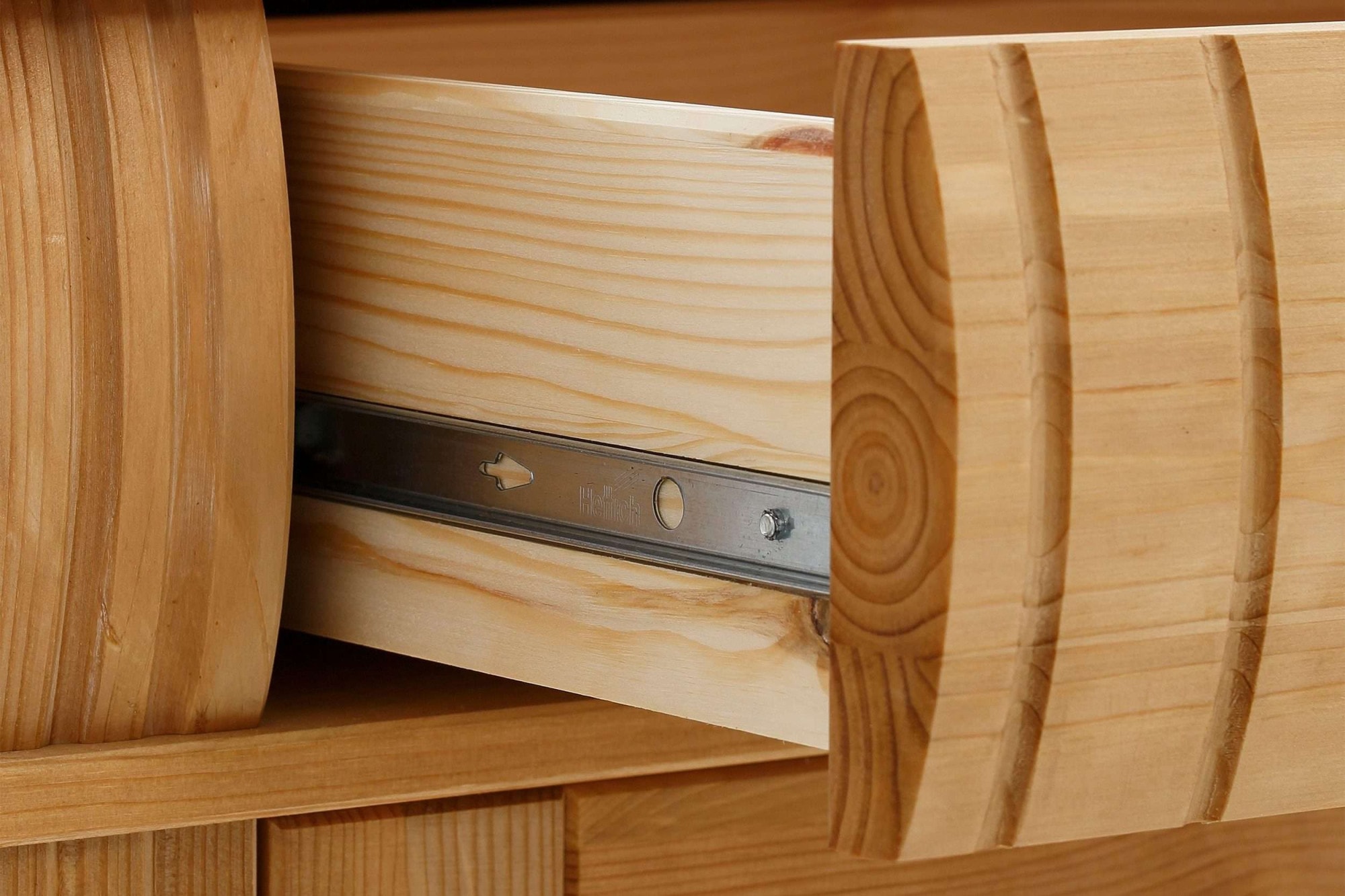 OTTO home Kleiderschrank »Teresa« 3 Türen, aus massiver Kiefer, Breite 152 cm, mit Spiegel, FSC®